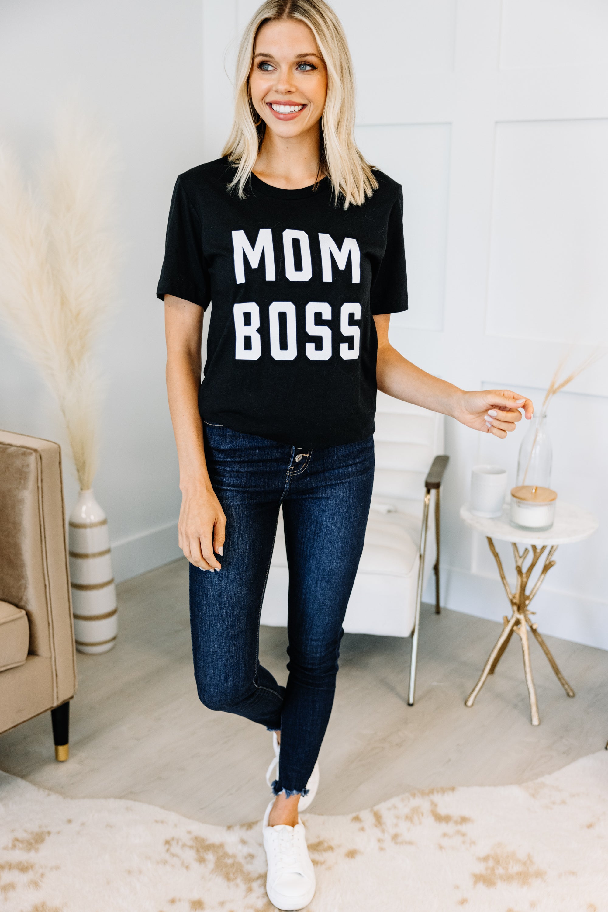 CHIRNAISHOP - Mom Boss Black Graphic Tee