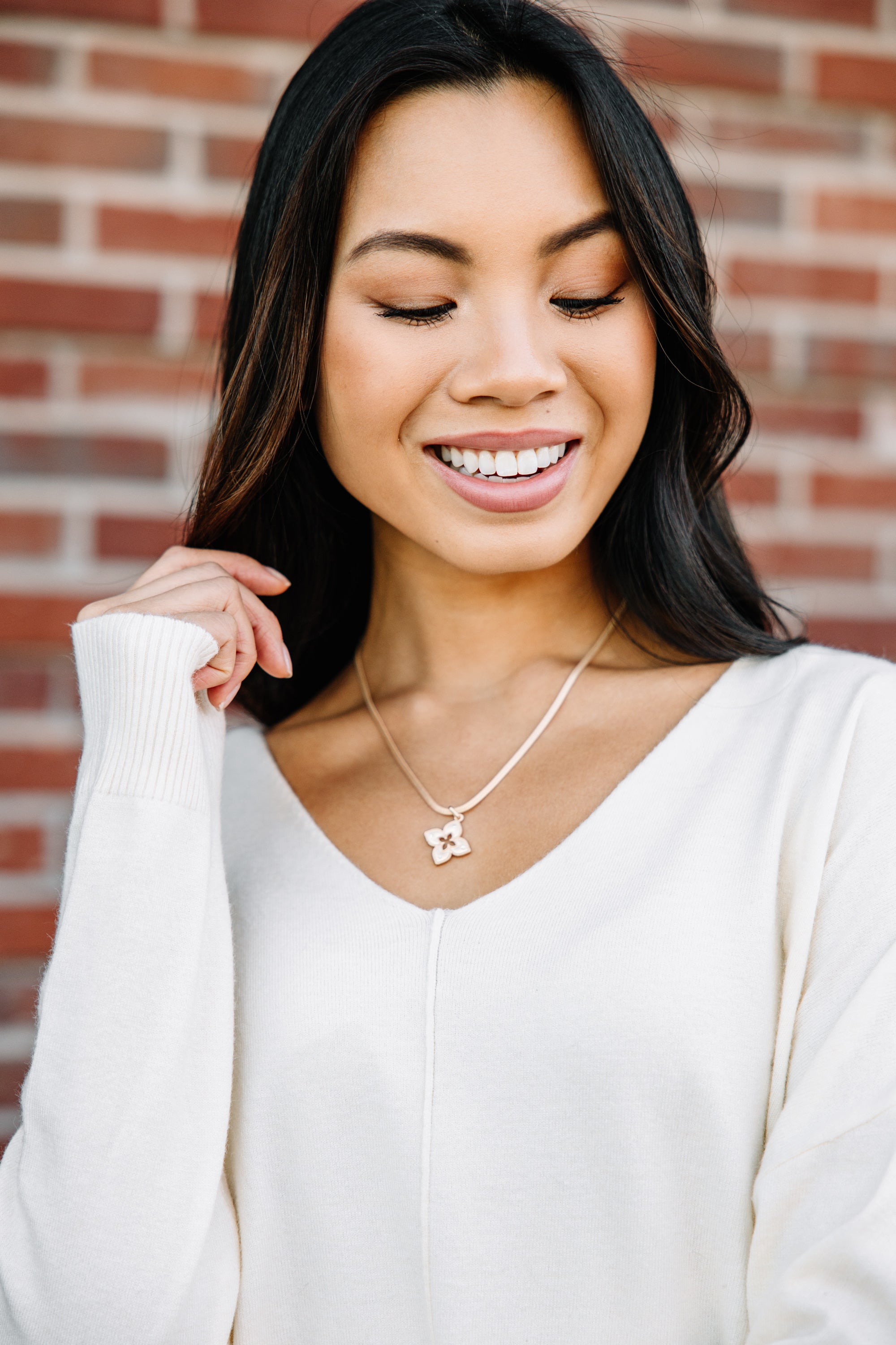 CHIRNAISHOP - Looking Back Gold Quatrefoil Pendant Necklace