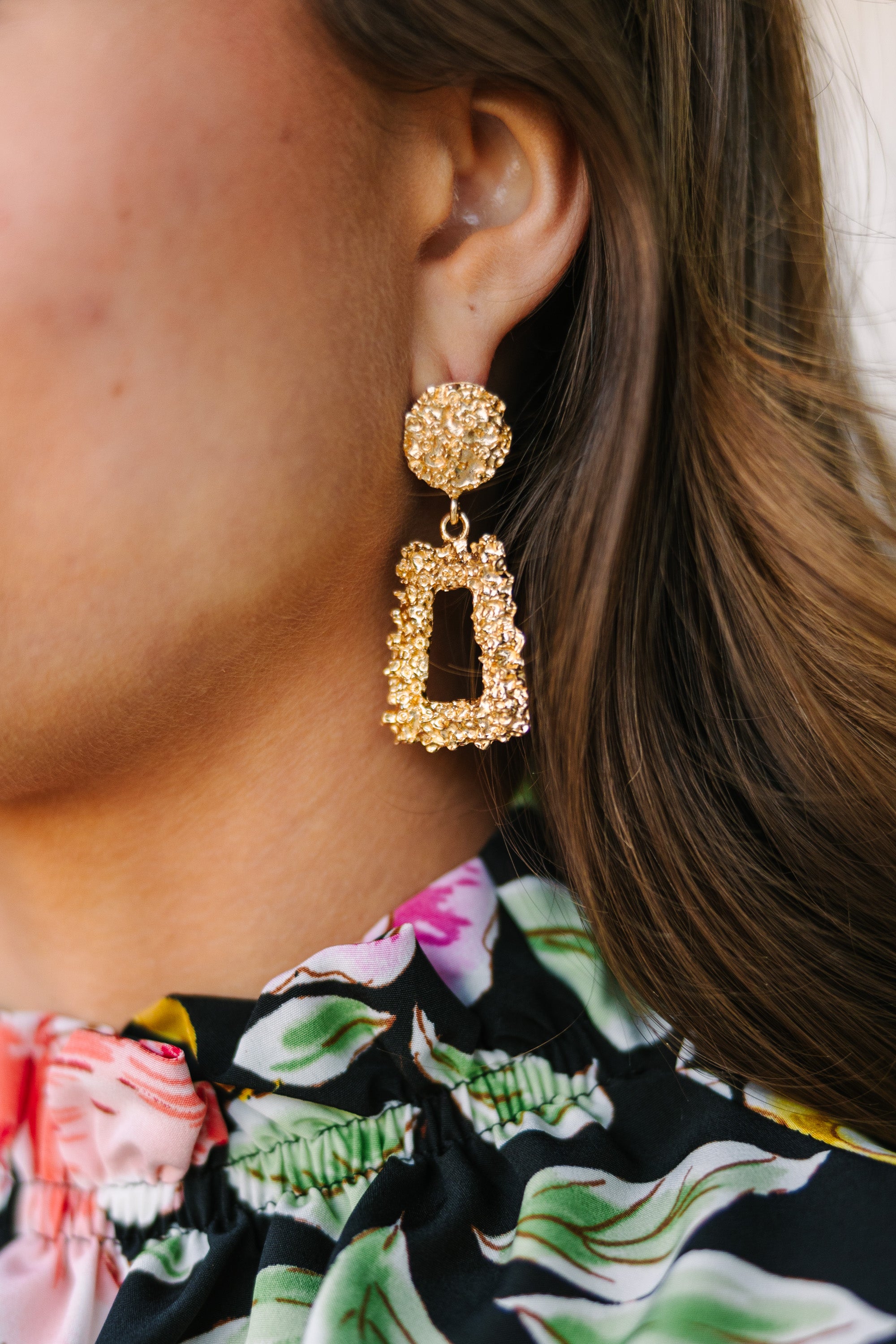 CHIRNAISHOP - It's All True Gold Trapeze Earrings