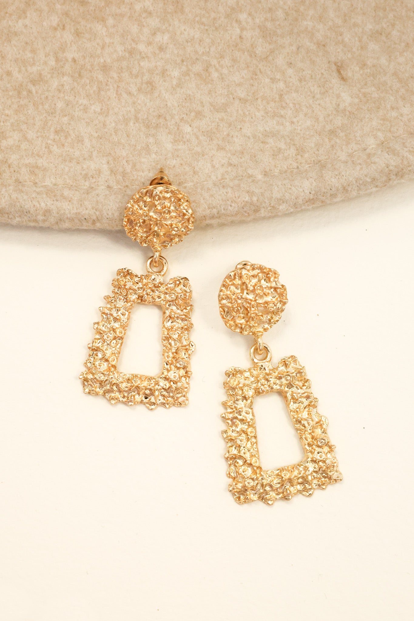CHIRNAISHOP - It's All True Gold Trapeze Earrings