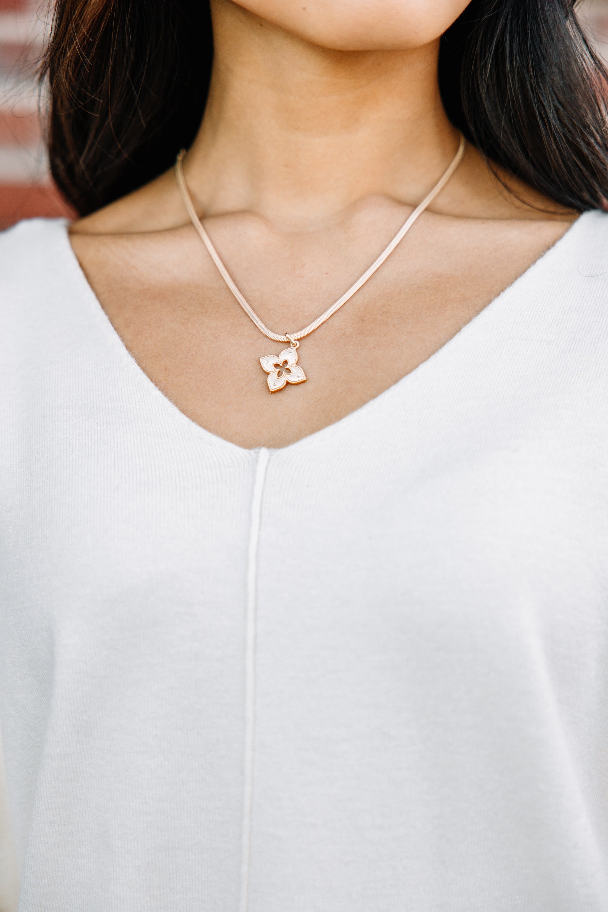 CHIRNAISHOP - Looking Back Gold Quatrefoil Pendant Necklace