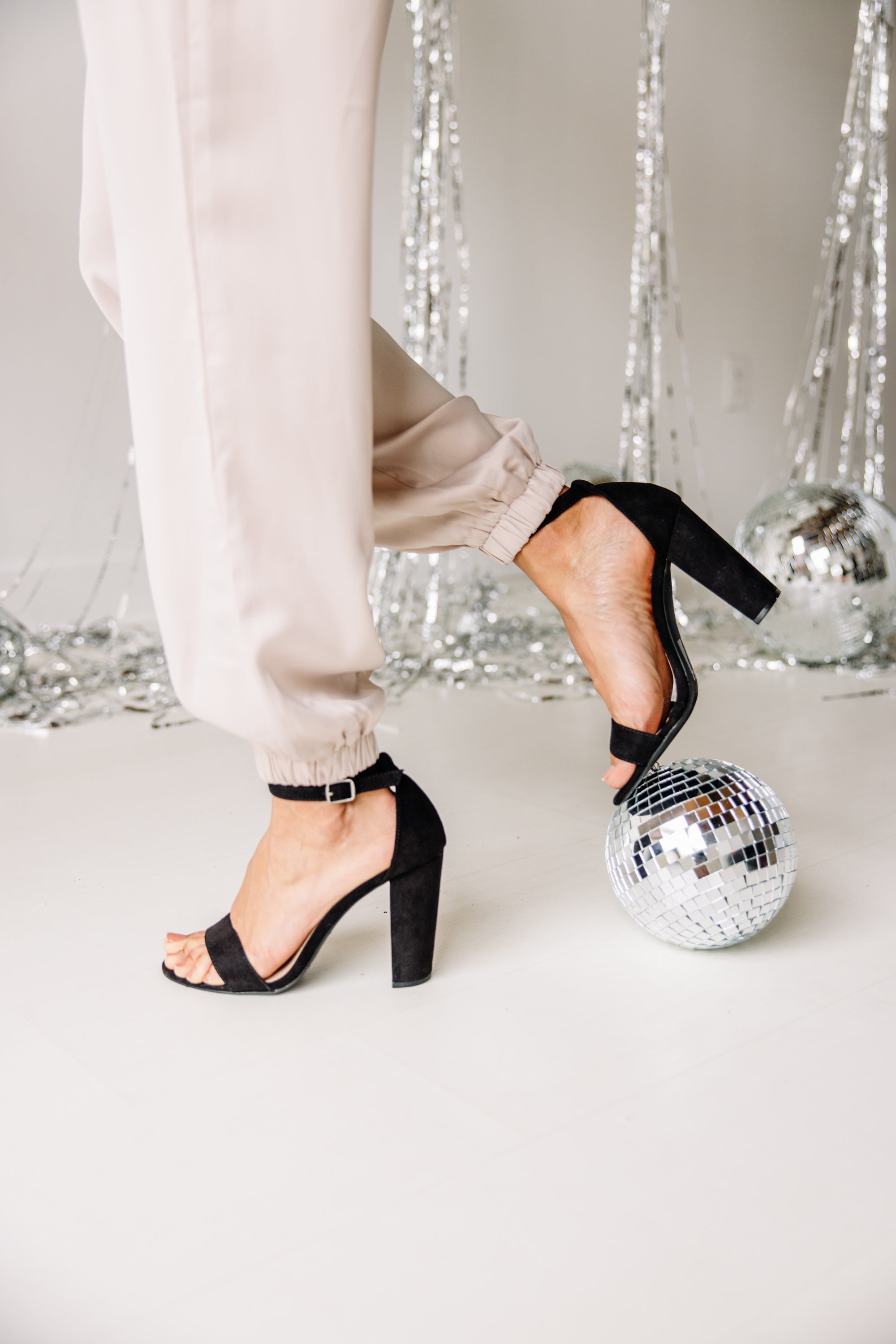 CHIRNAISHOP - Destiny Is Calling Black Heels