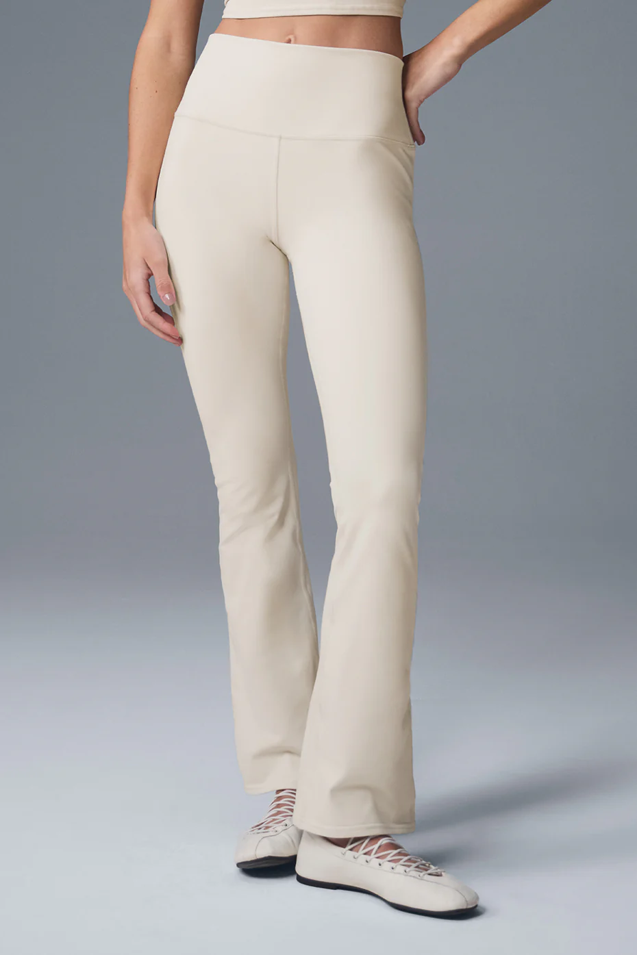 Airbrush High-Waist 7/8 Bootcut Legging - Oat Milk