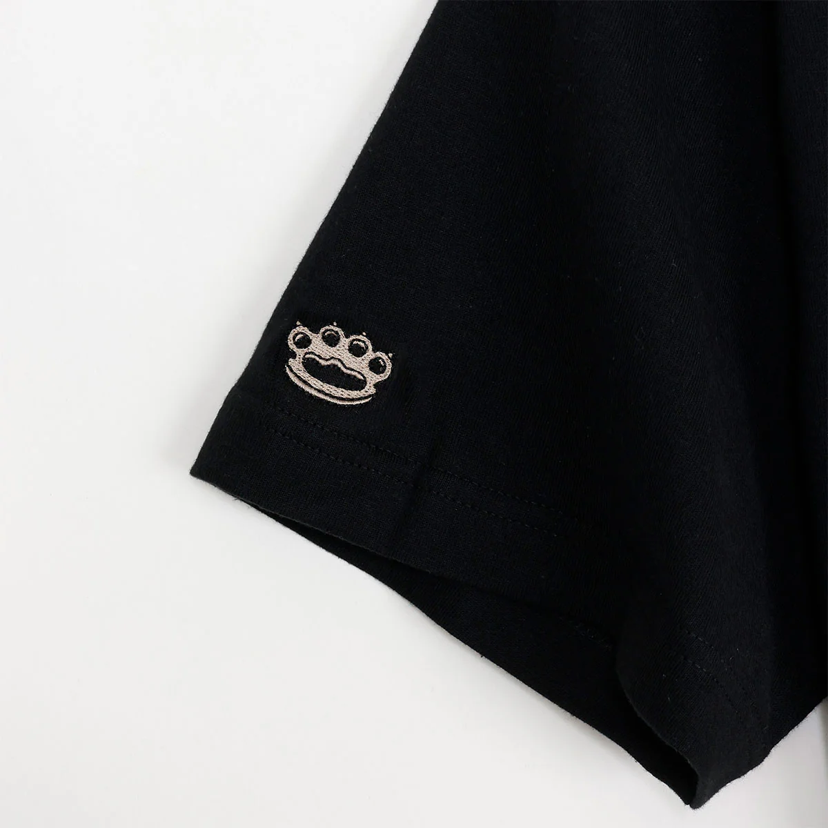 Chiikawa T-Shirt Knuckle Duster Black