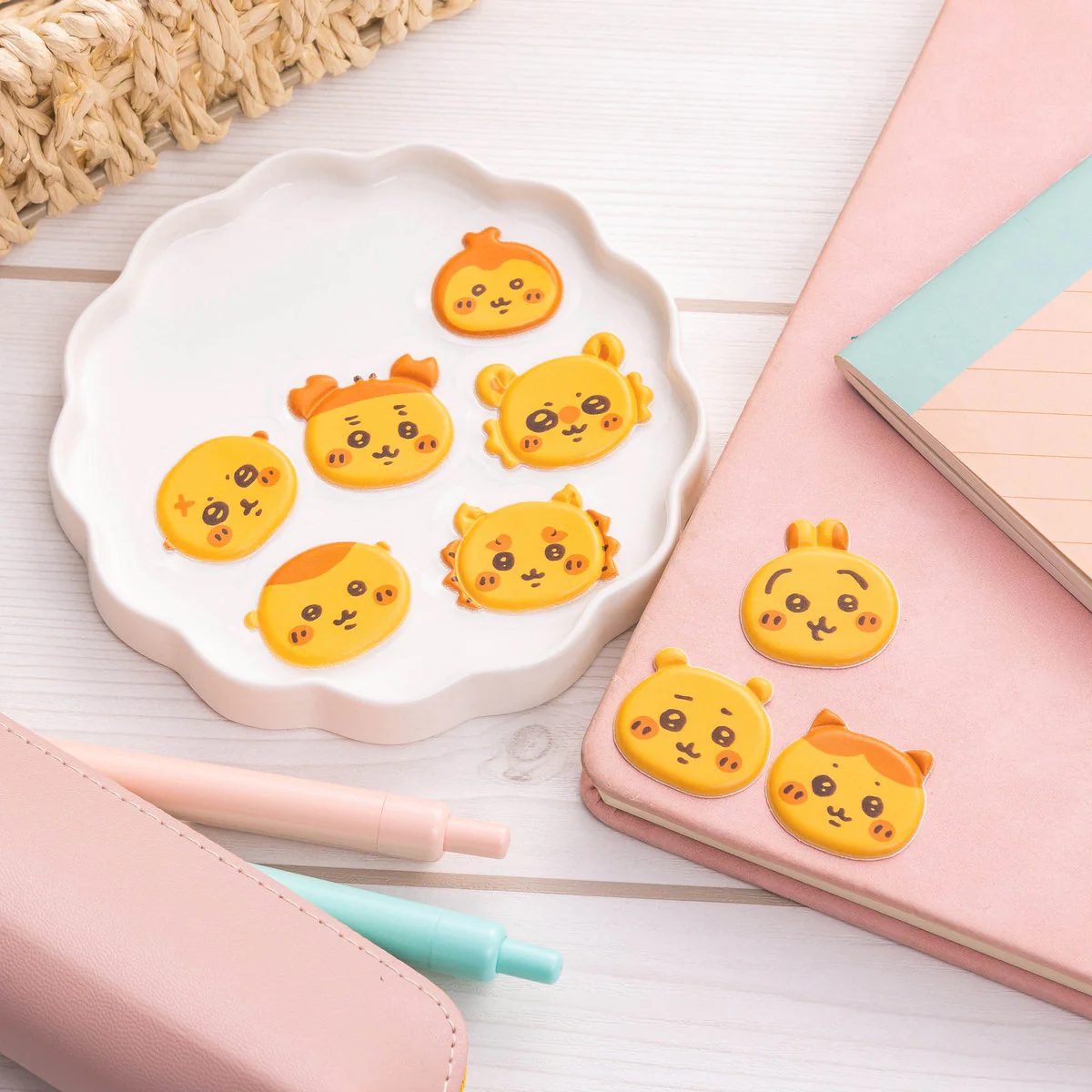 Chiikawa Bakery Puffy Flake Stickers (Everyone with Various Bread)