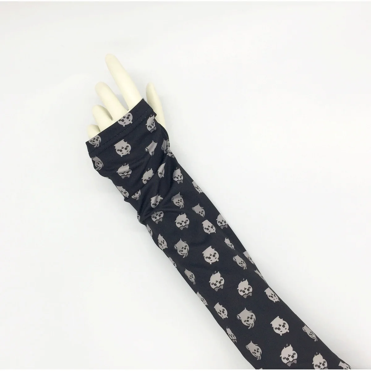 Chiikawa Arm Cover (All-over Black)