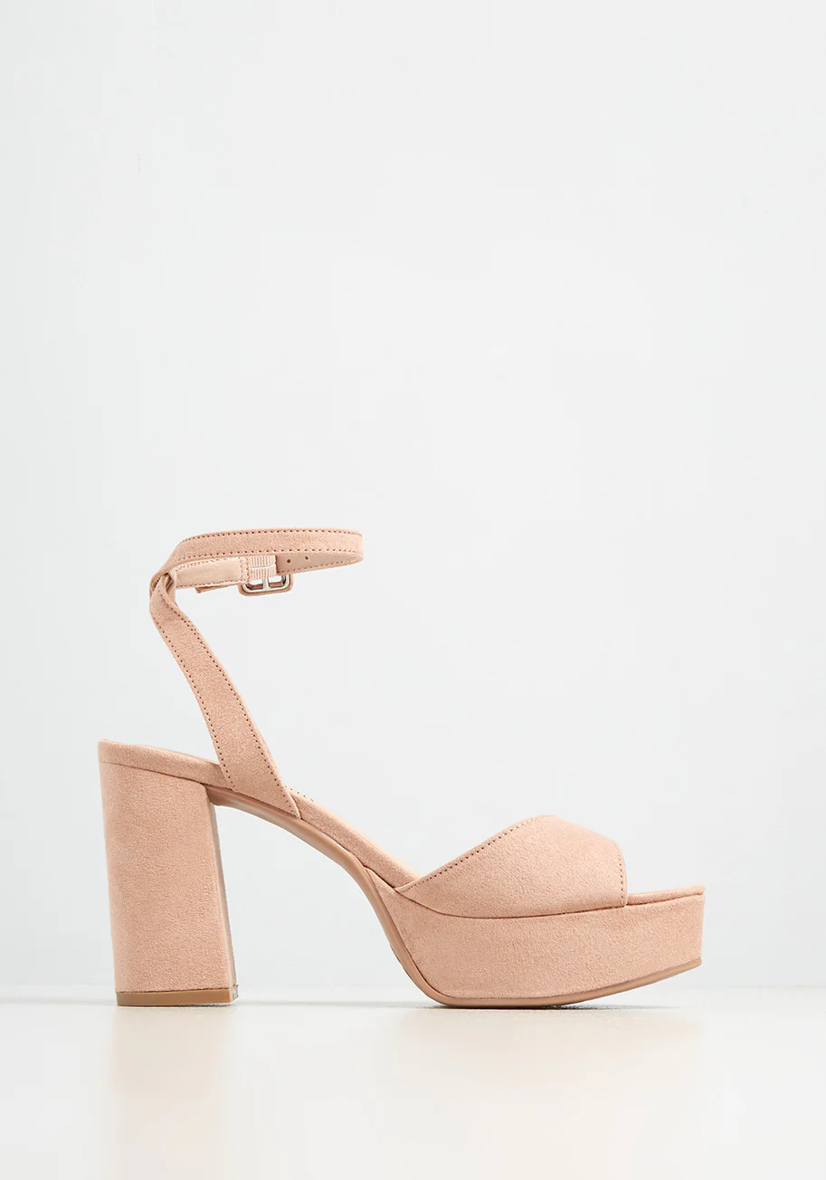 Nod to the Nineties Platform Sandal