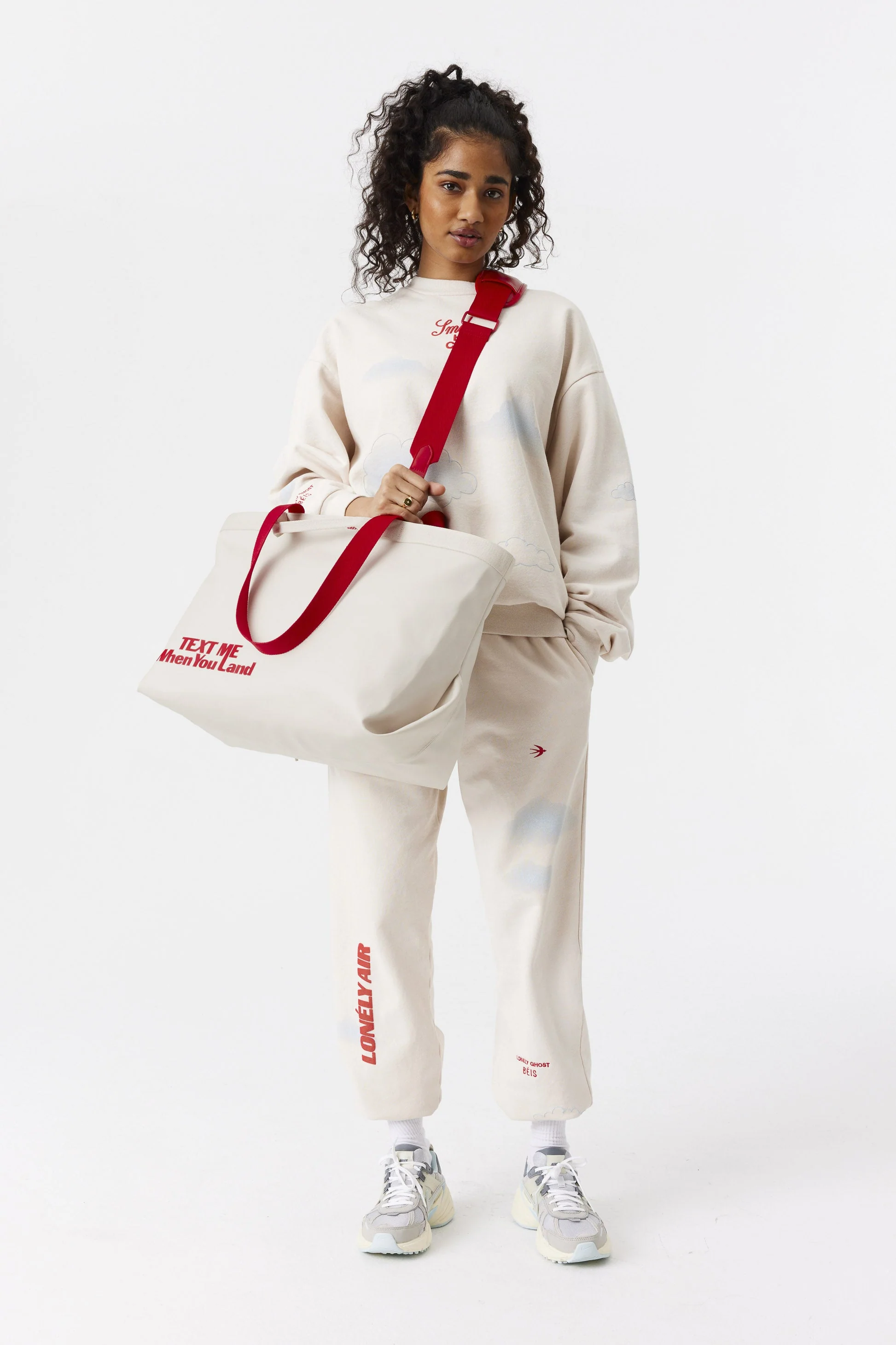 Resale The Travel Tote in Ghost White