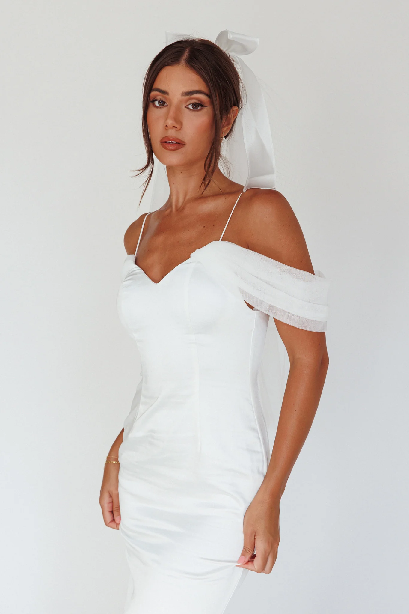Evelyn Bow & Fishnet Bridal Veil White