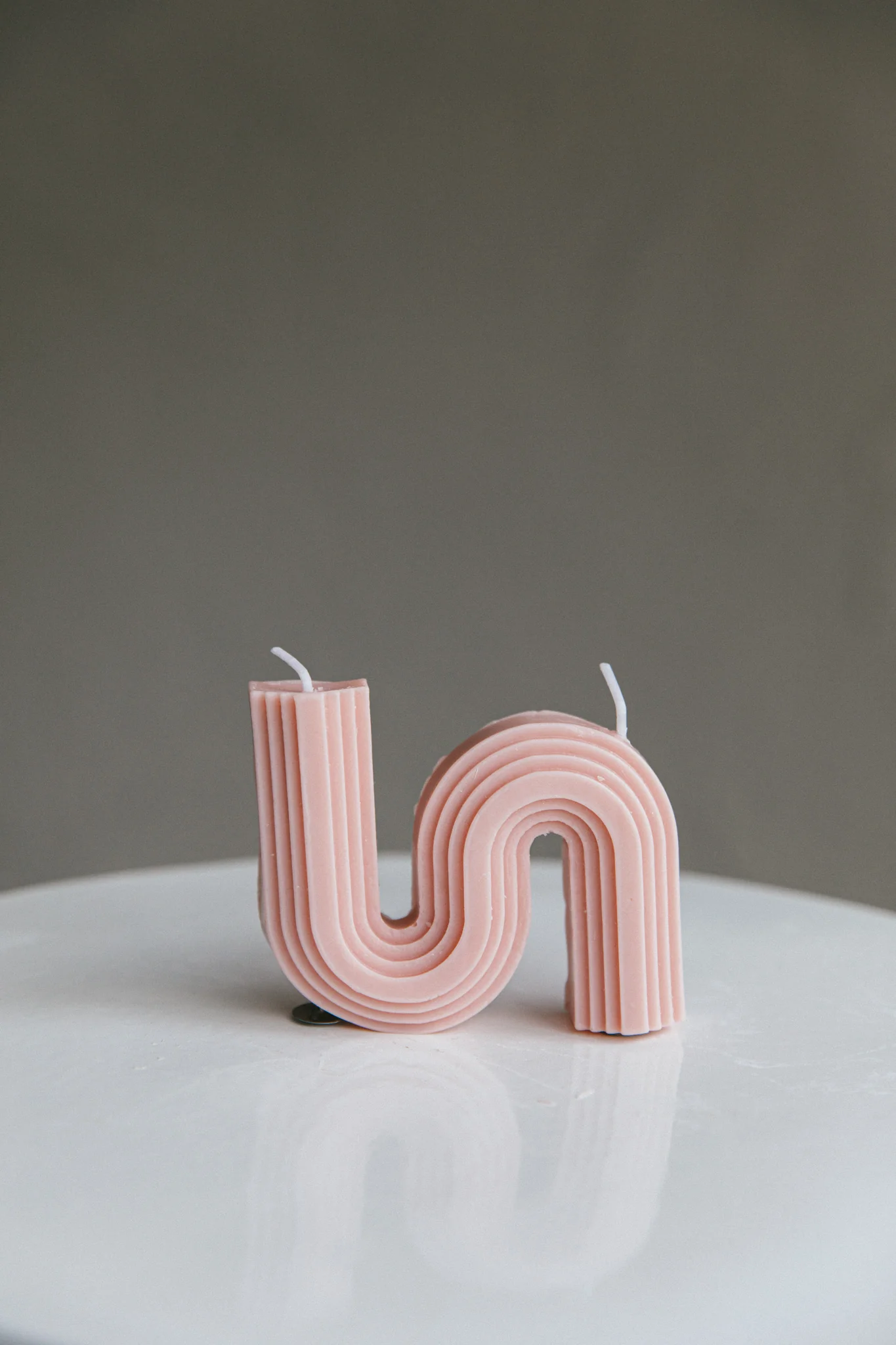 Golden Days S-Shape Geometric Aromatherapy Candle Peach