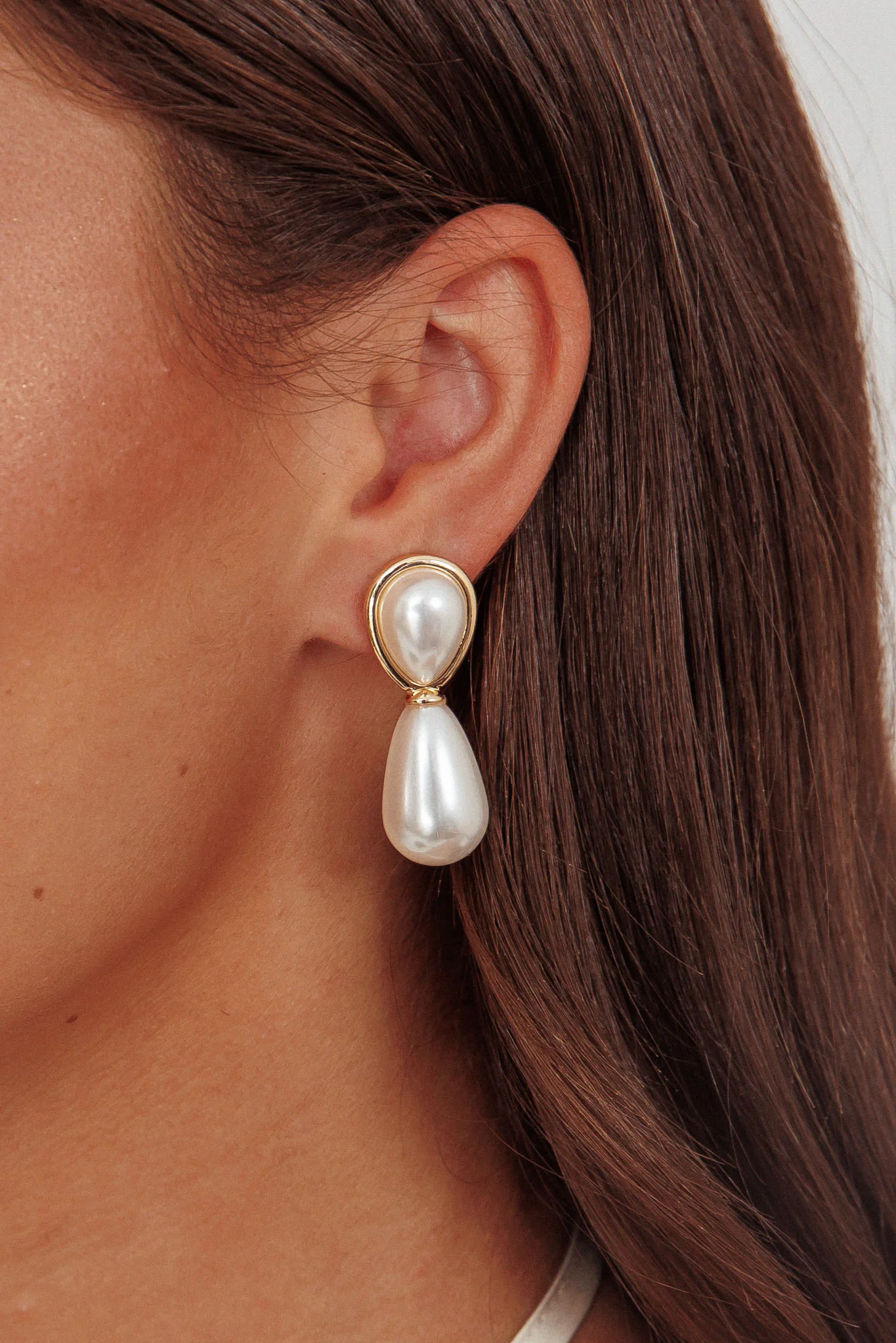 Elizabeth Droplet Earrings Gold Pearl