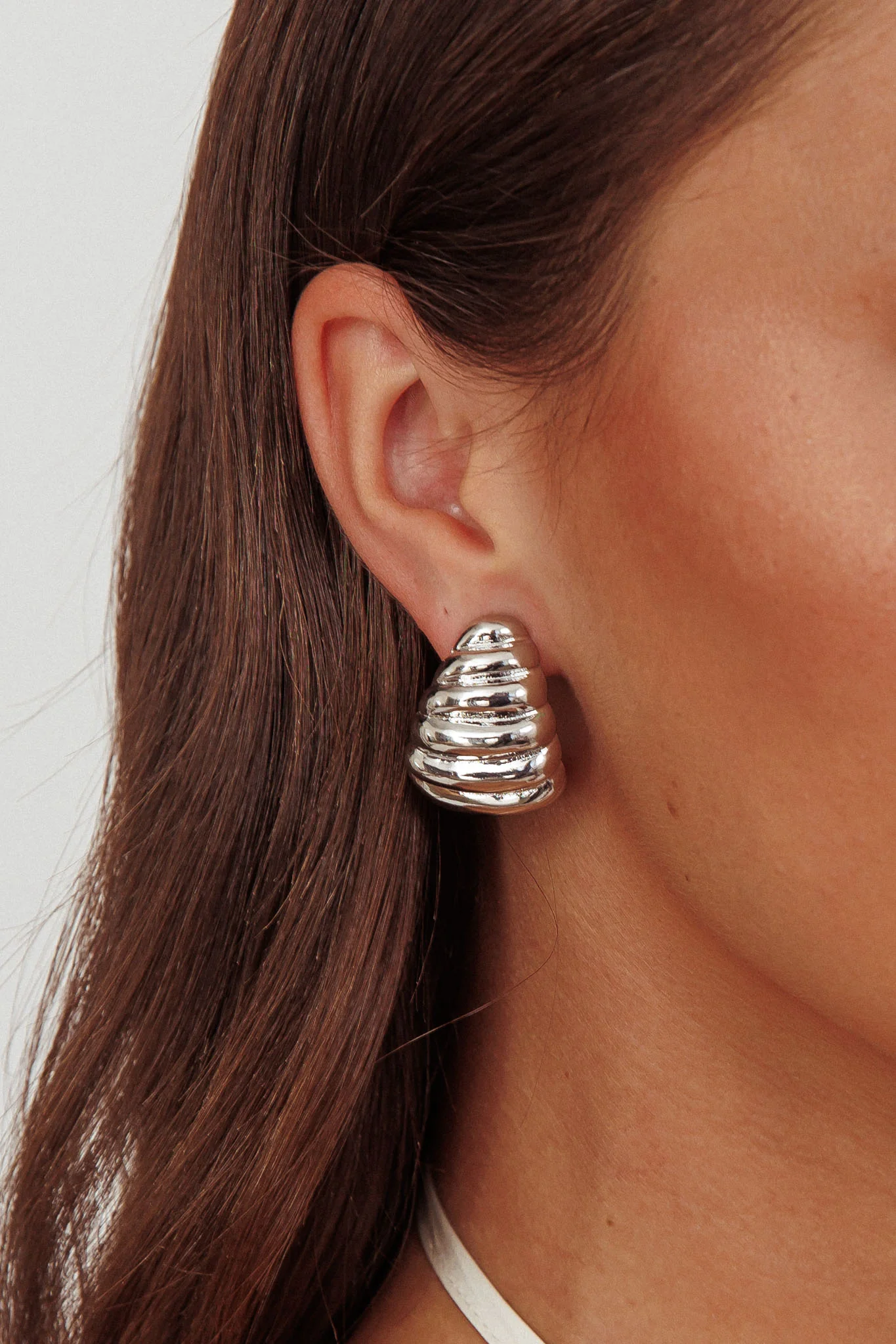 Lune Ribbed Croissant Earrings Dark Silver