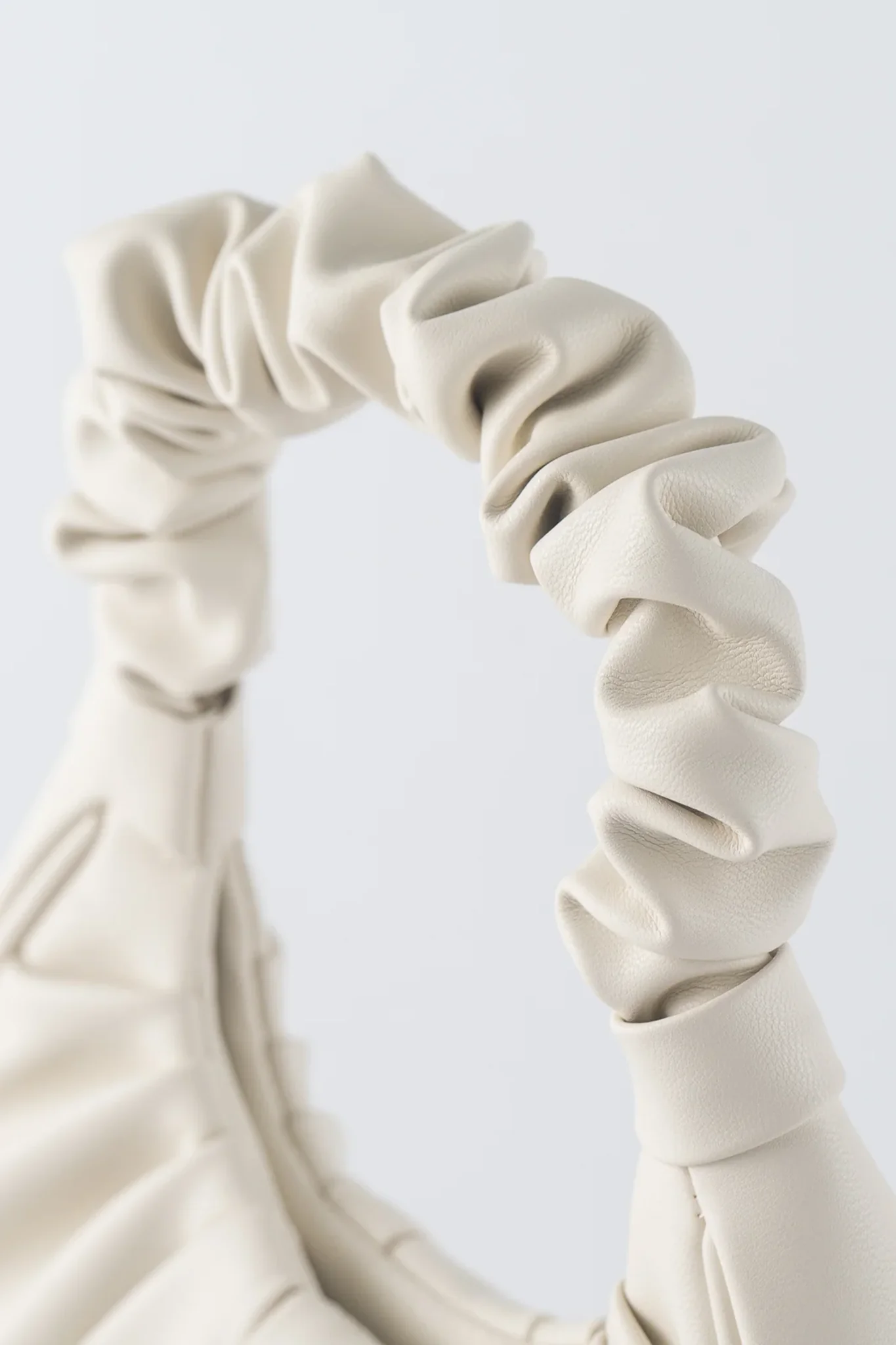 TEN TONES Alani Cloud Bag White