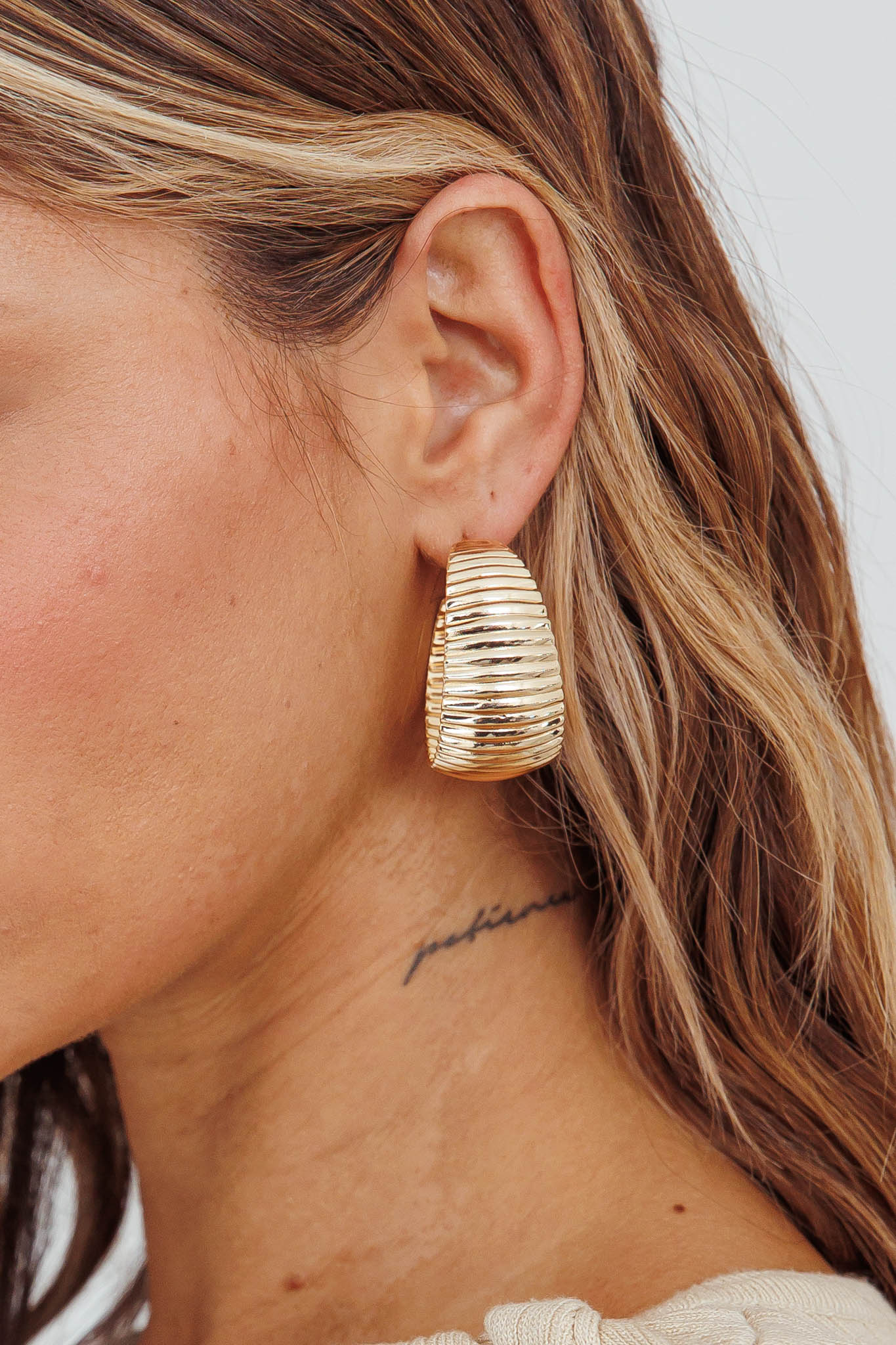 Laureen Ribbed Hoop Earrings Gold