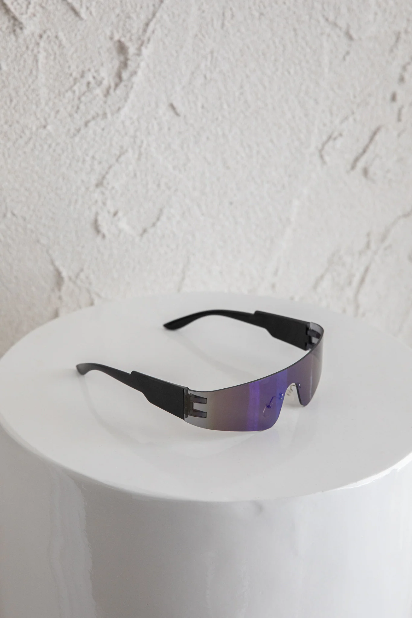 Riptide Oval Sunglasses Purple