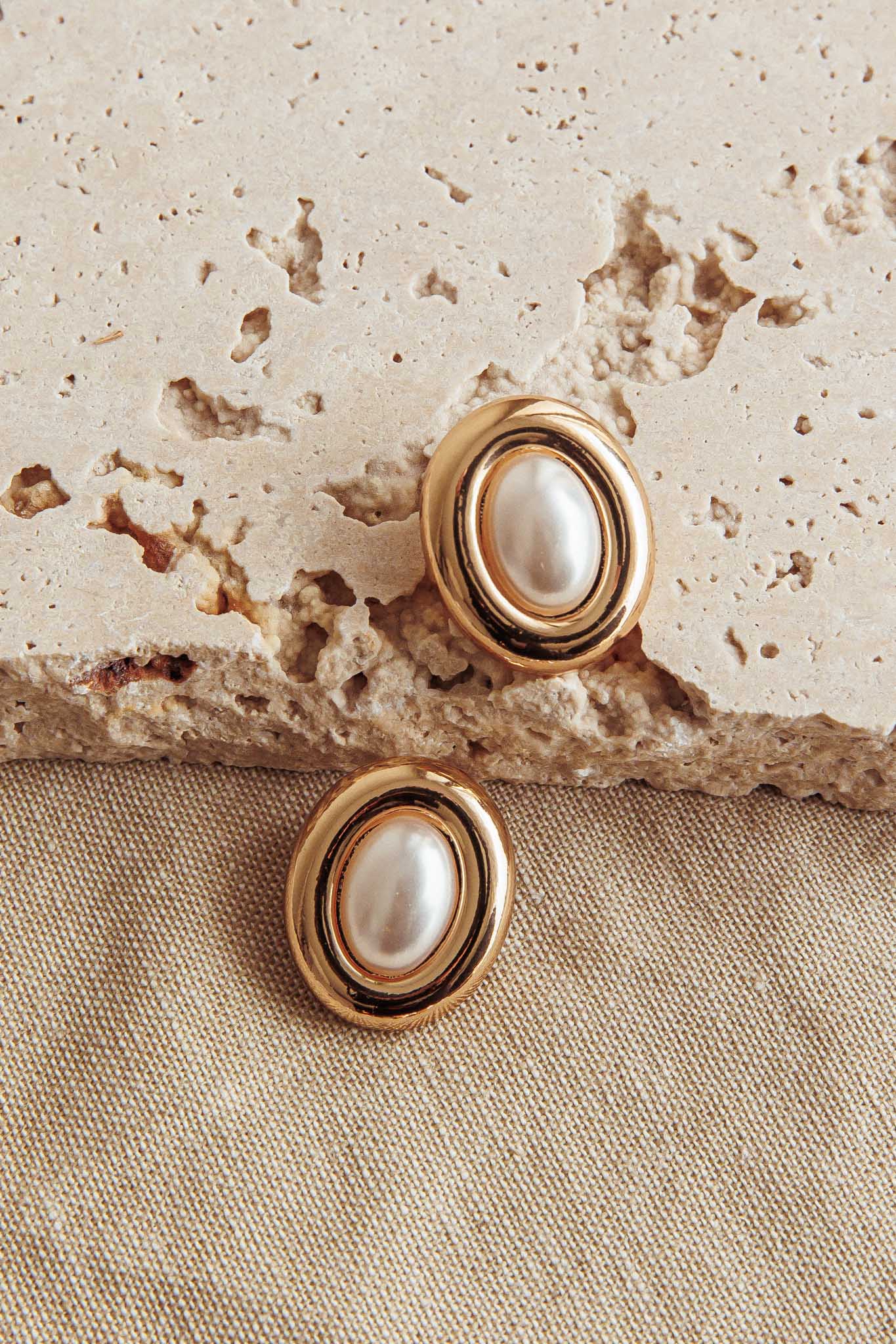 Meredith Oval Earrings Gold Pearl