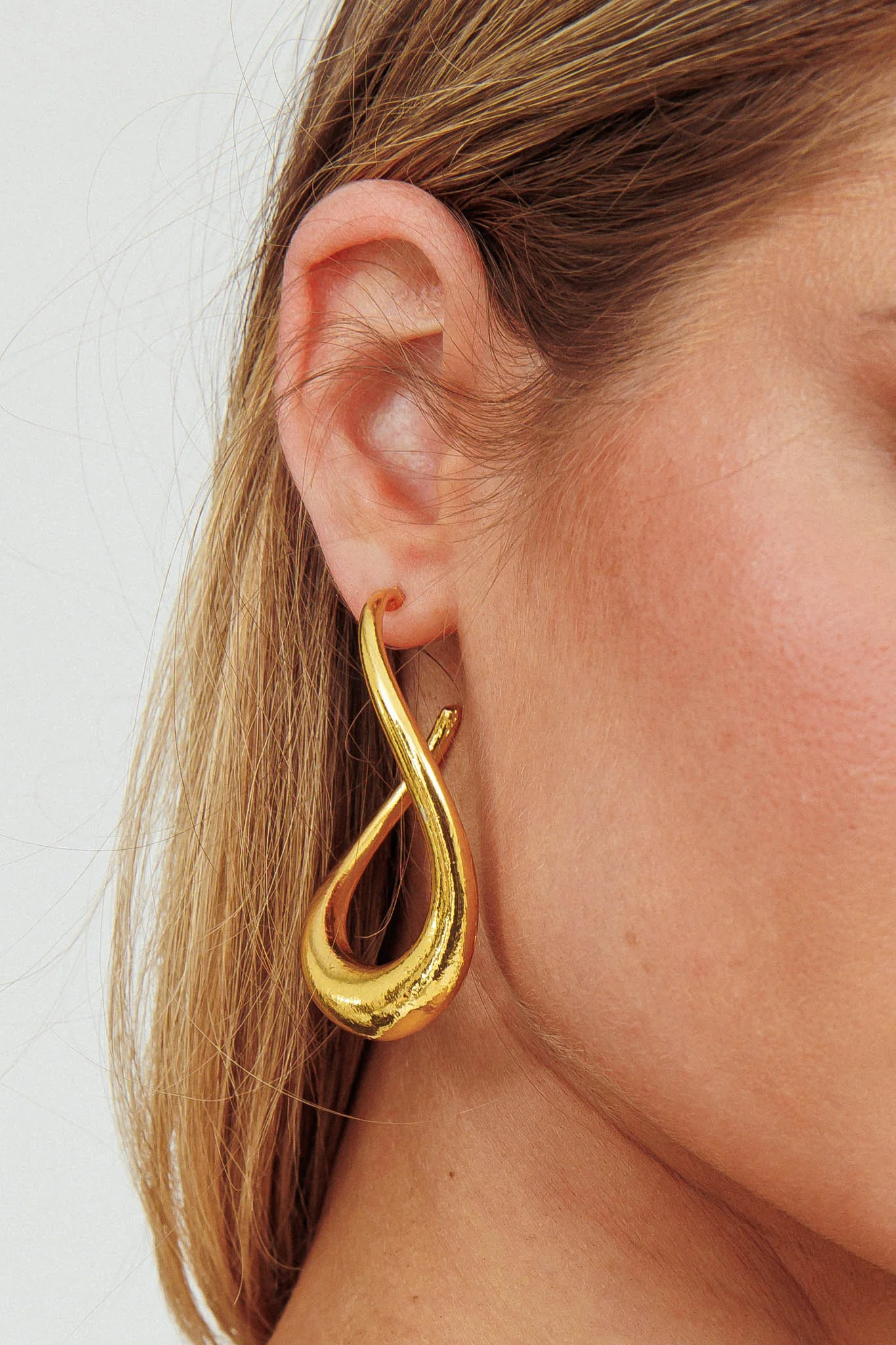Triumph Hoop Earrings Gold