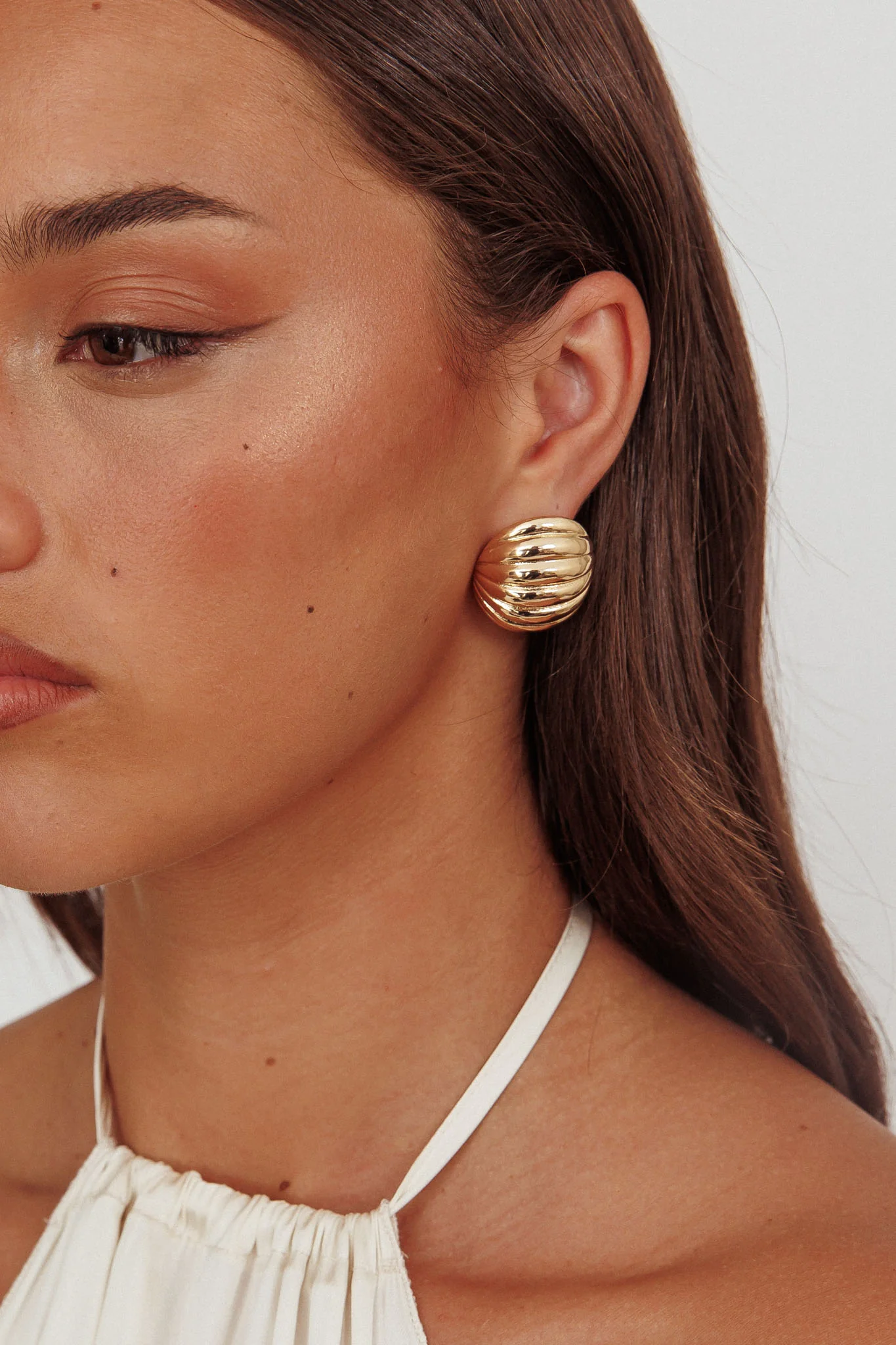 Shelly Ribbed Curve Earrings Gold