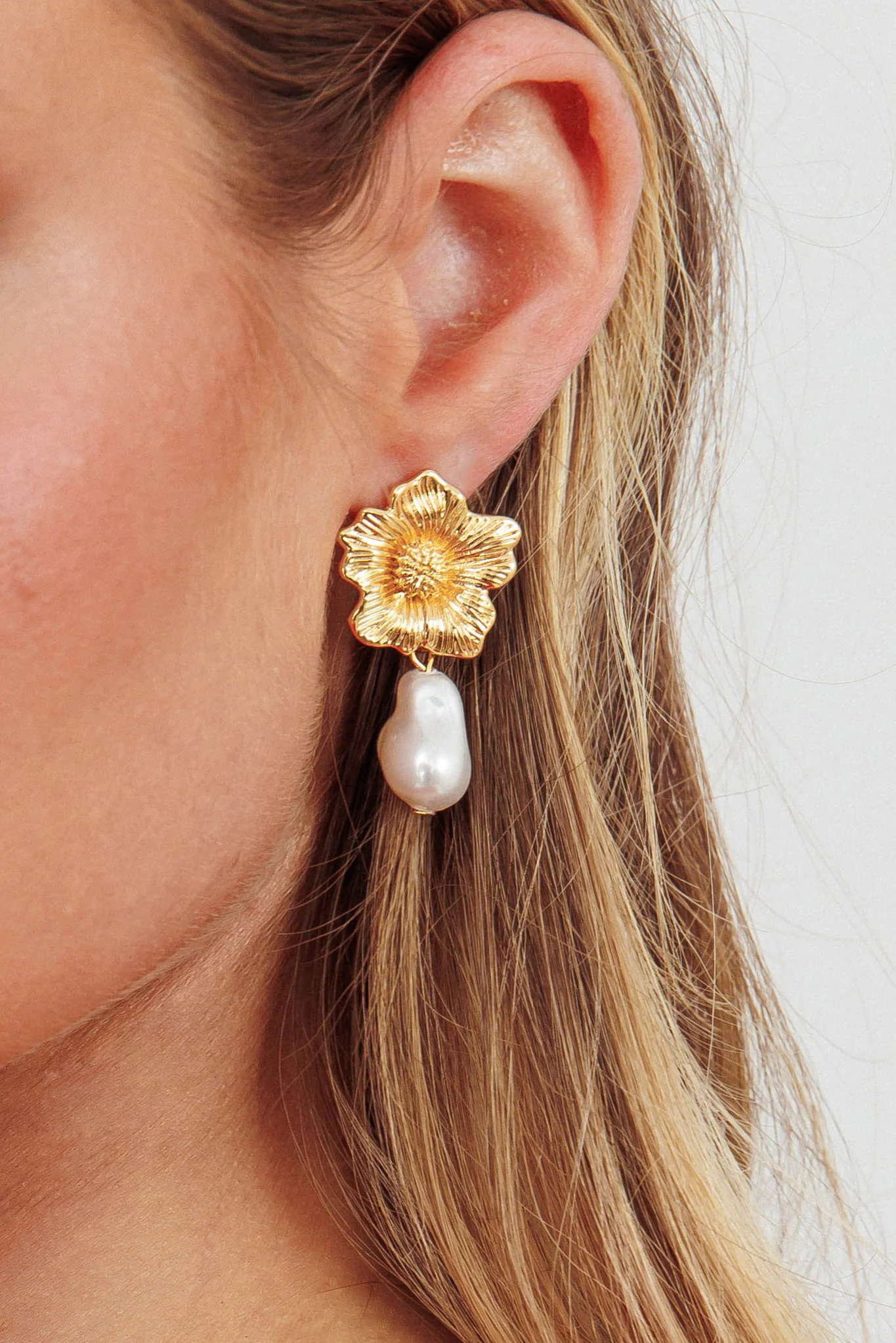 Camryn Drop Pearl Earrings Gold