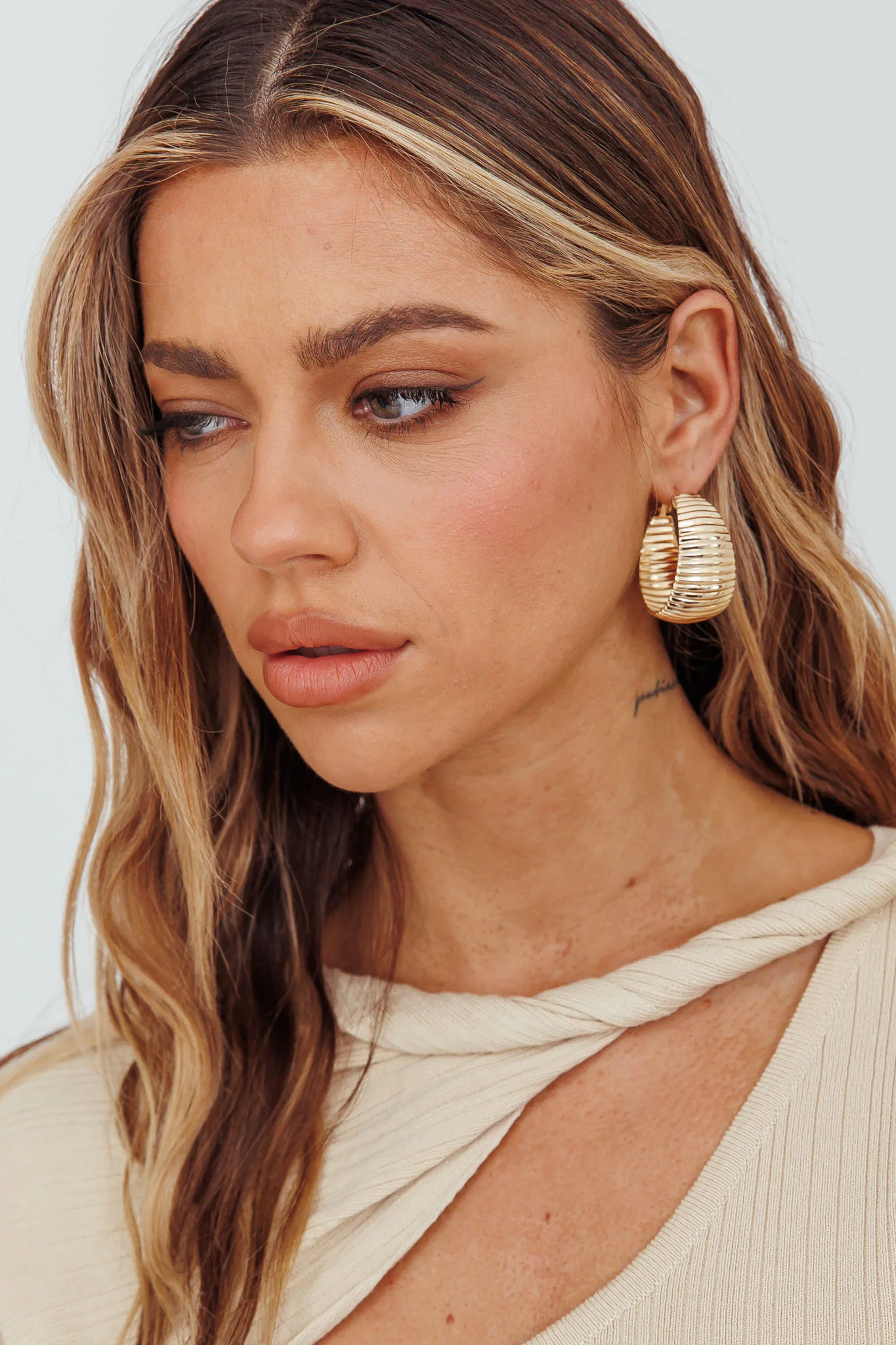 Laureen Ribbed Hoop Earrings Gold