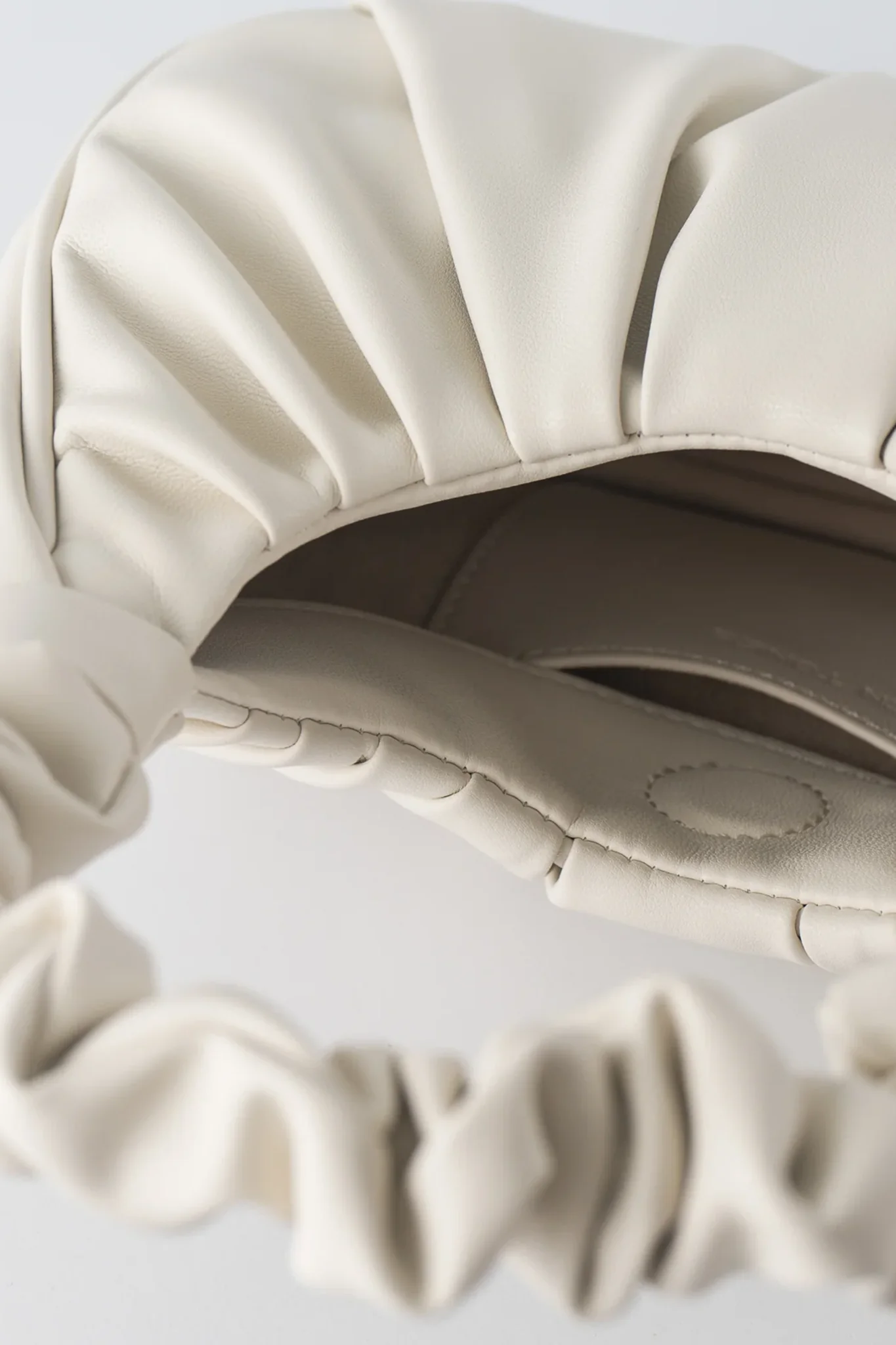 TEN TONES Alani Cloud Bag White