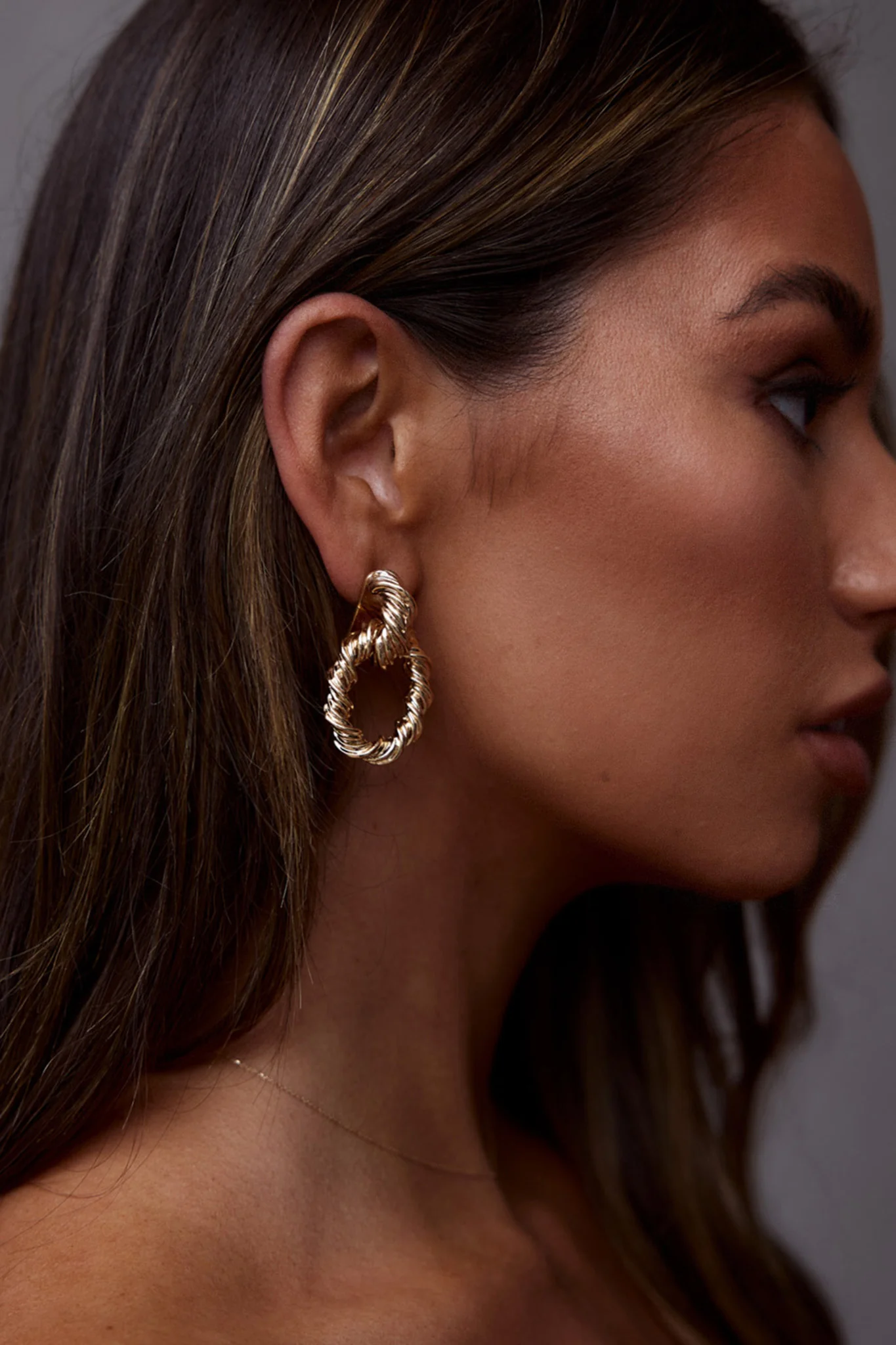 Melrose Twisted Oval Earrings Gold