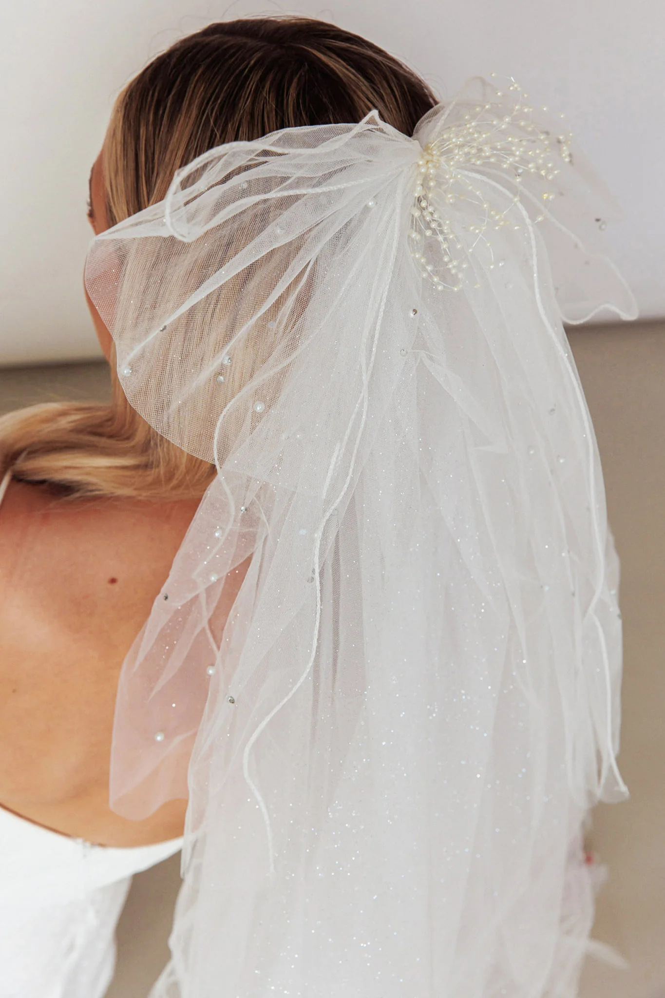 Isa Glitter & Pearl Veil White