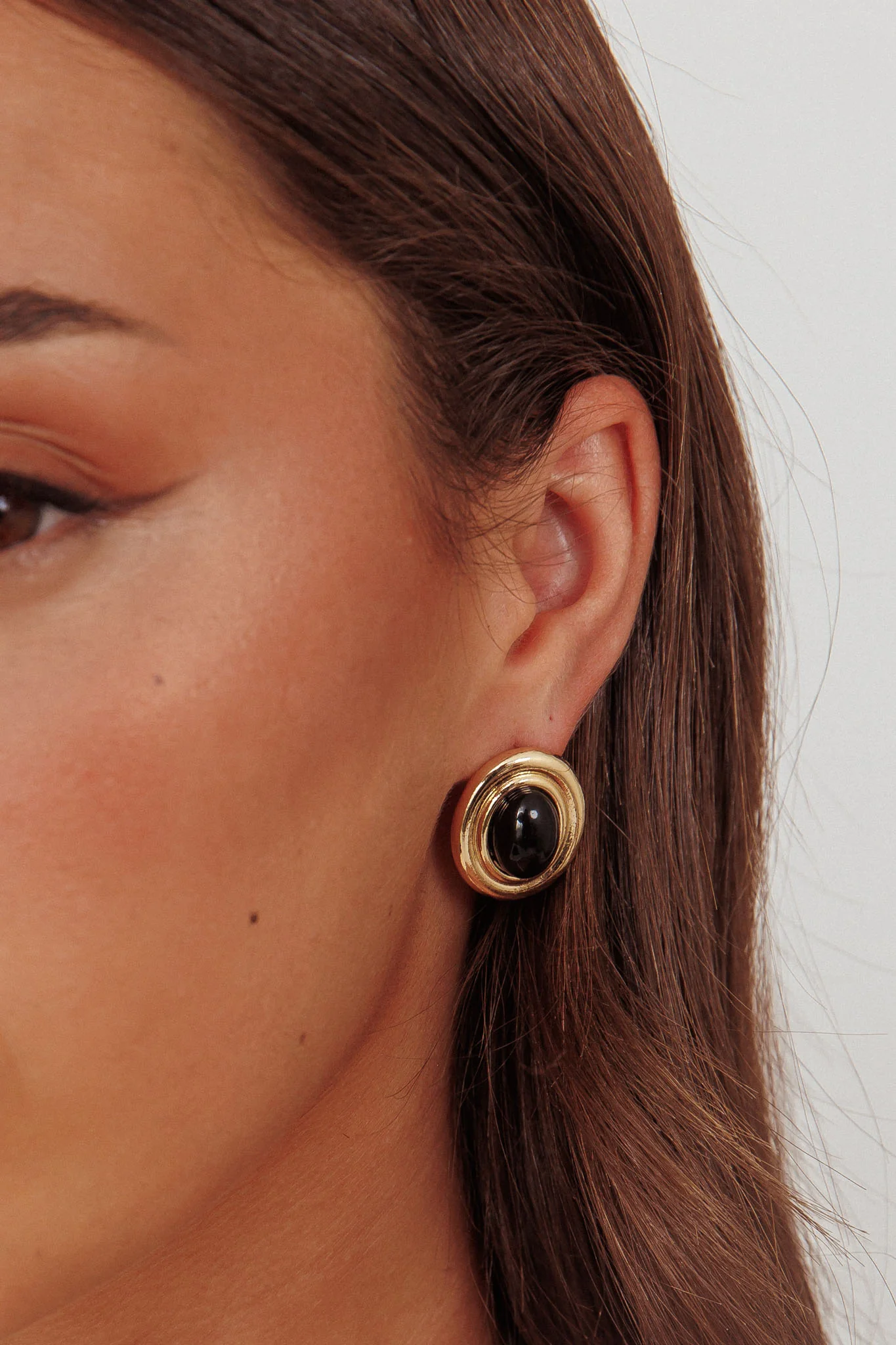 Anjelica Oval Earrings Gold Black