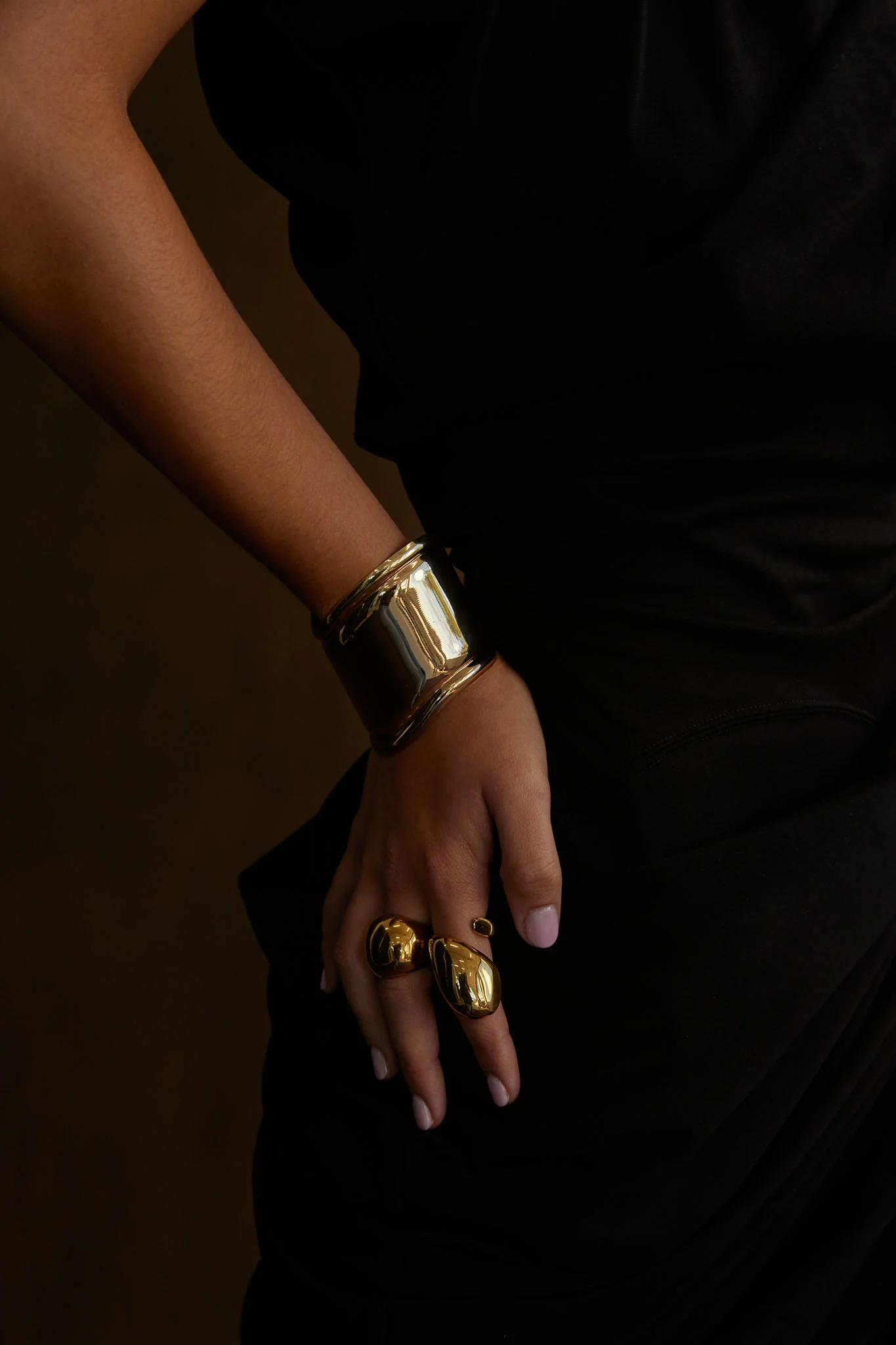 NOAH Wave Cuff Gold