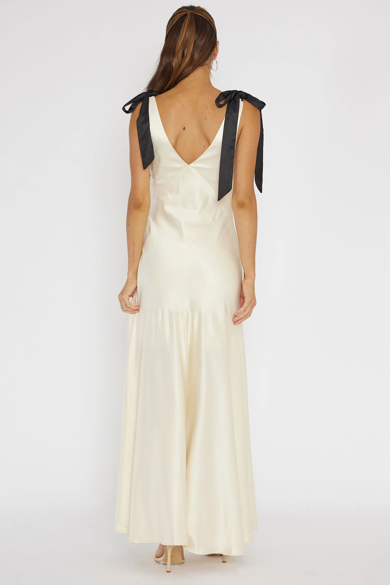 New York Minute Bow Shoulder Dress Oyster