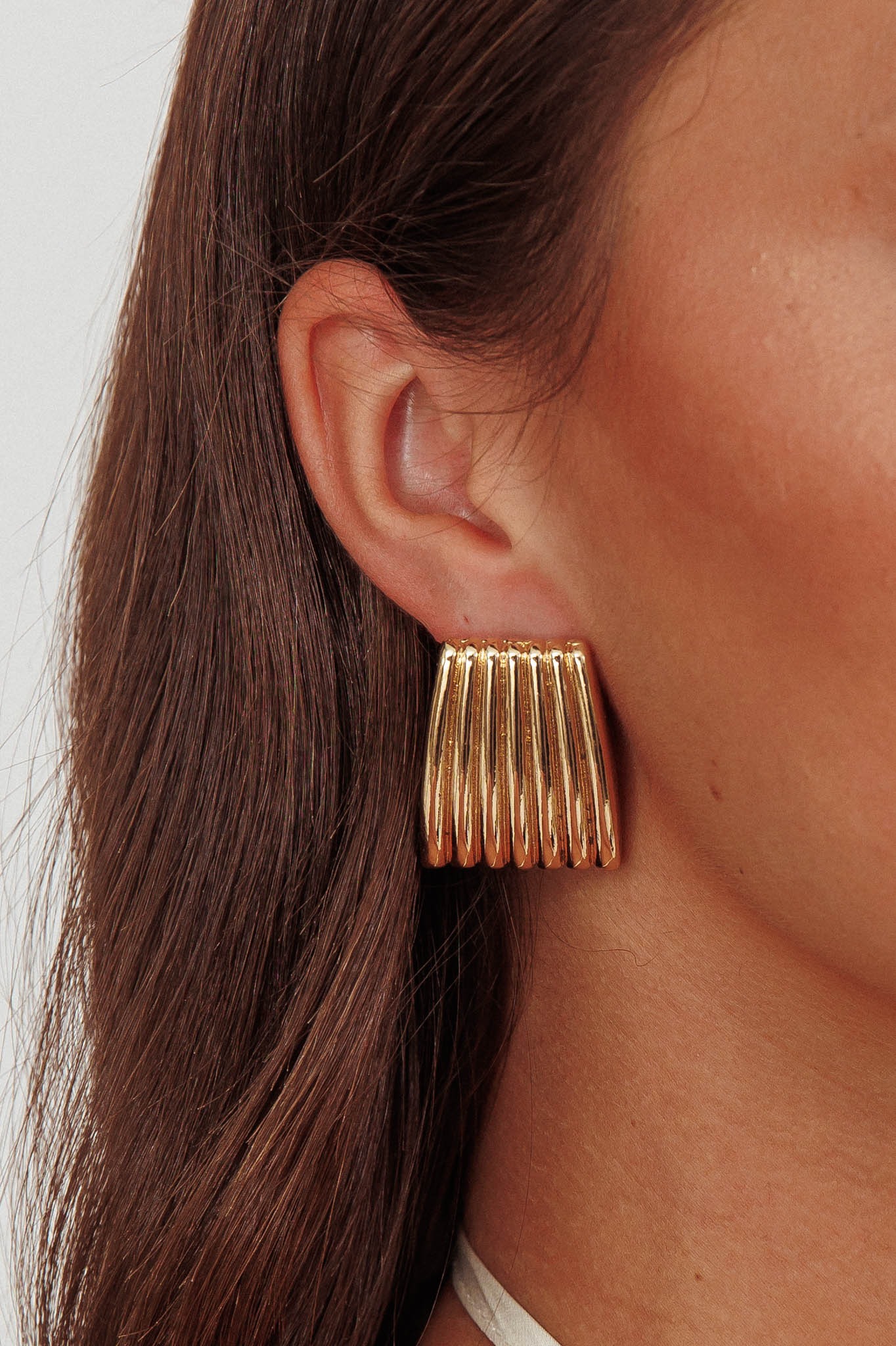 Parker Ridged Geometric Earrings Gold