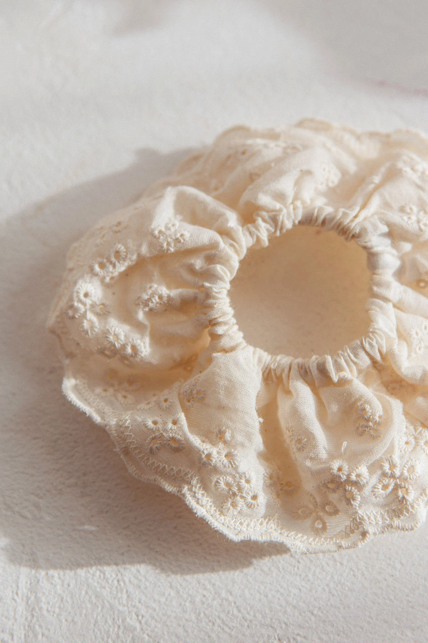 Emily Lace Scrunchie White