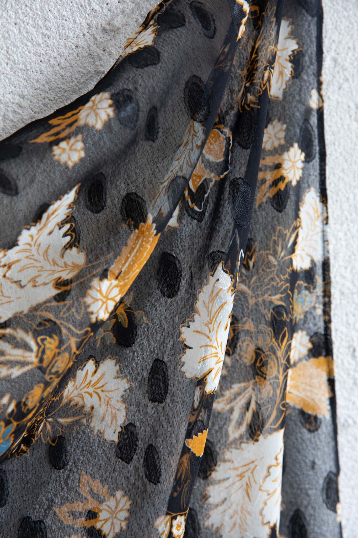 Sundaze Square Scarf Floral Black