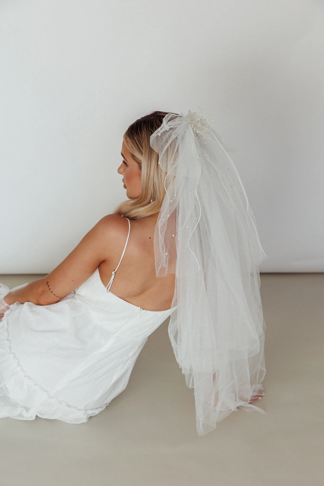 Isa Glitter & Pearl Veil White