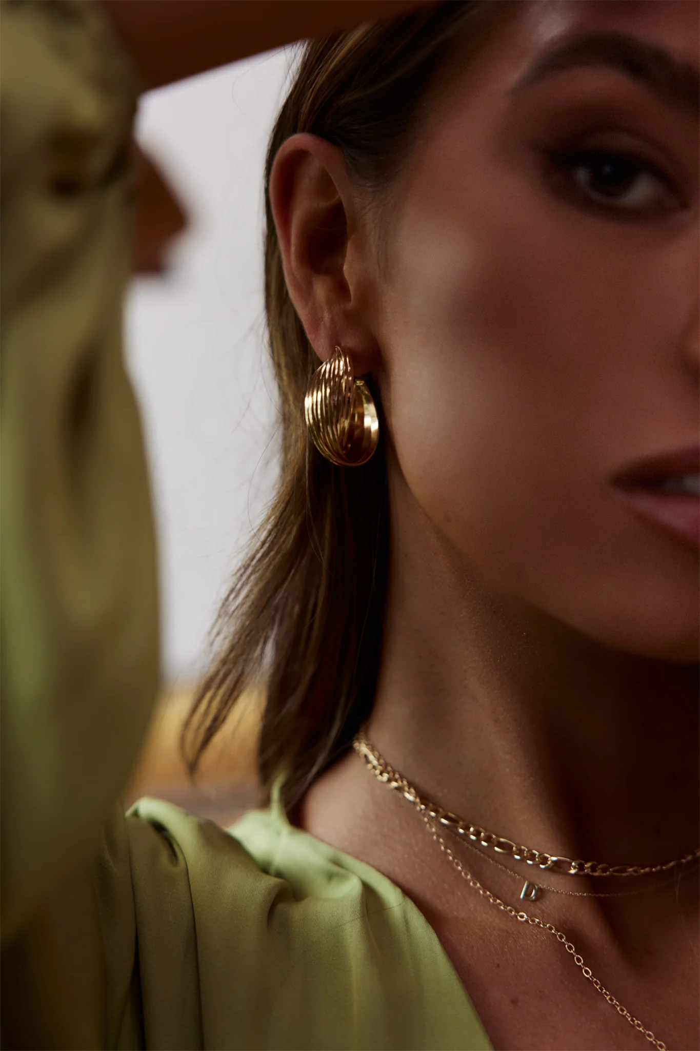 Celia Twist Hoop Earrings Gold