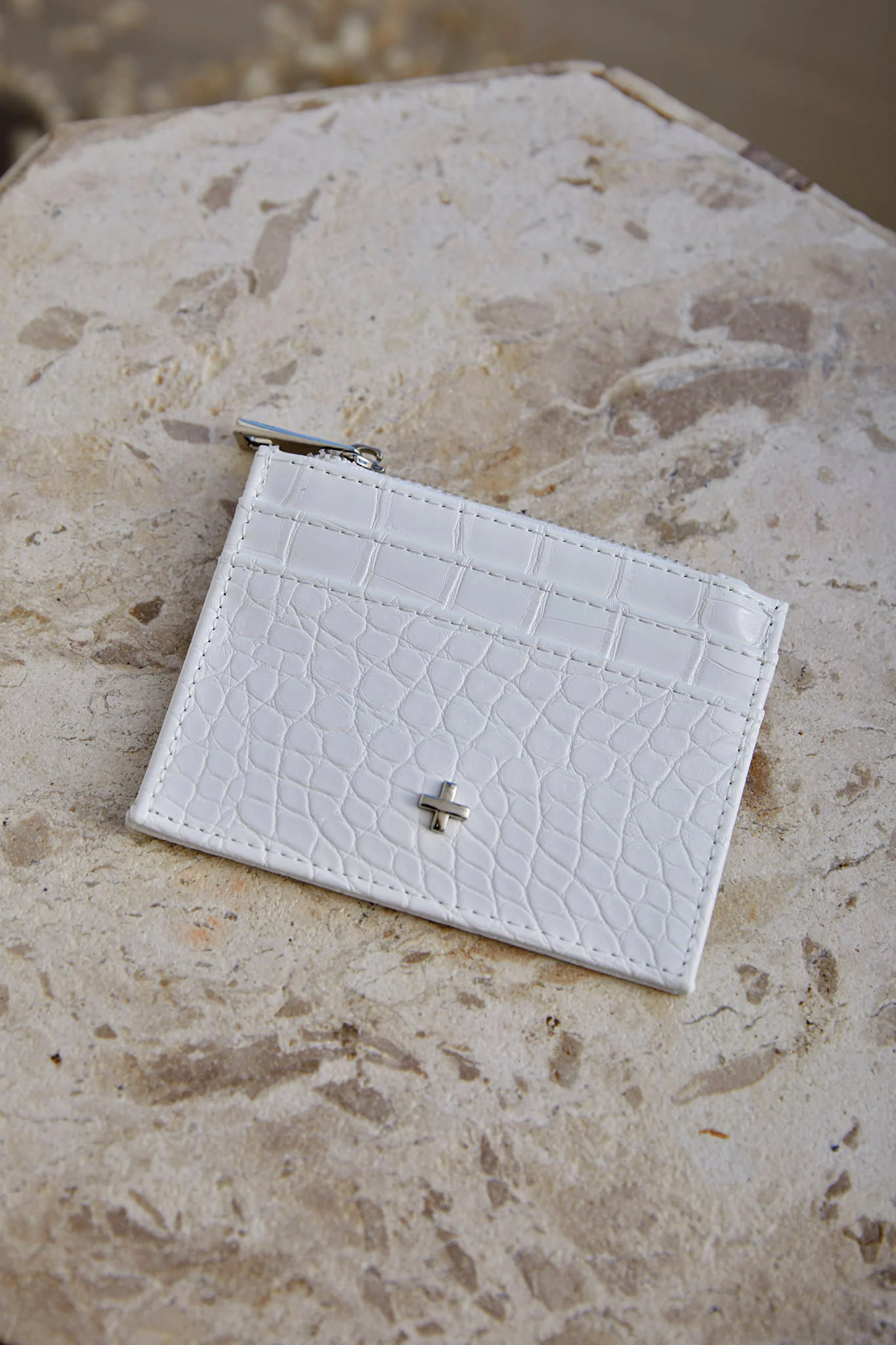 Peta And Jain Raya Embossed Card Holder White