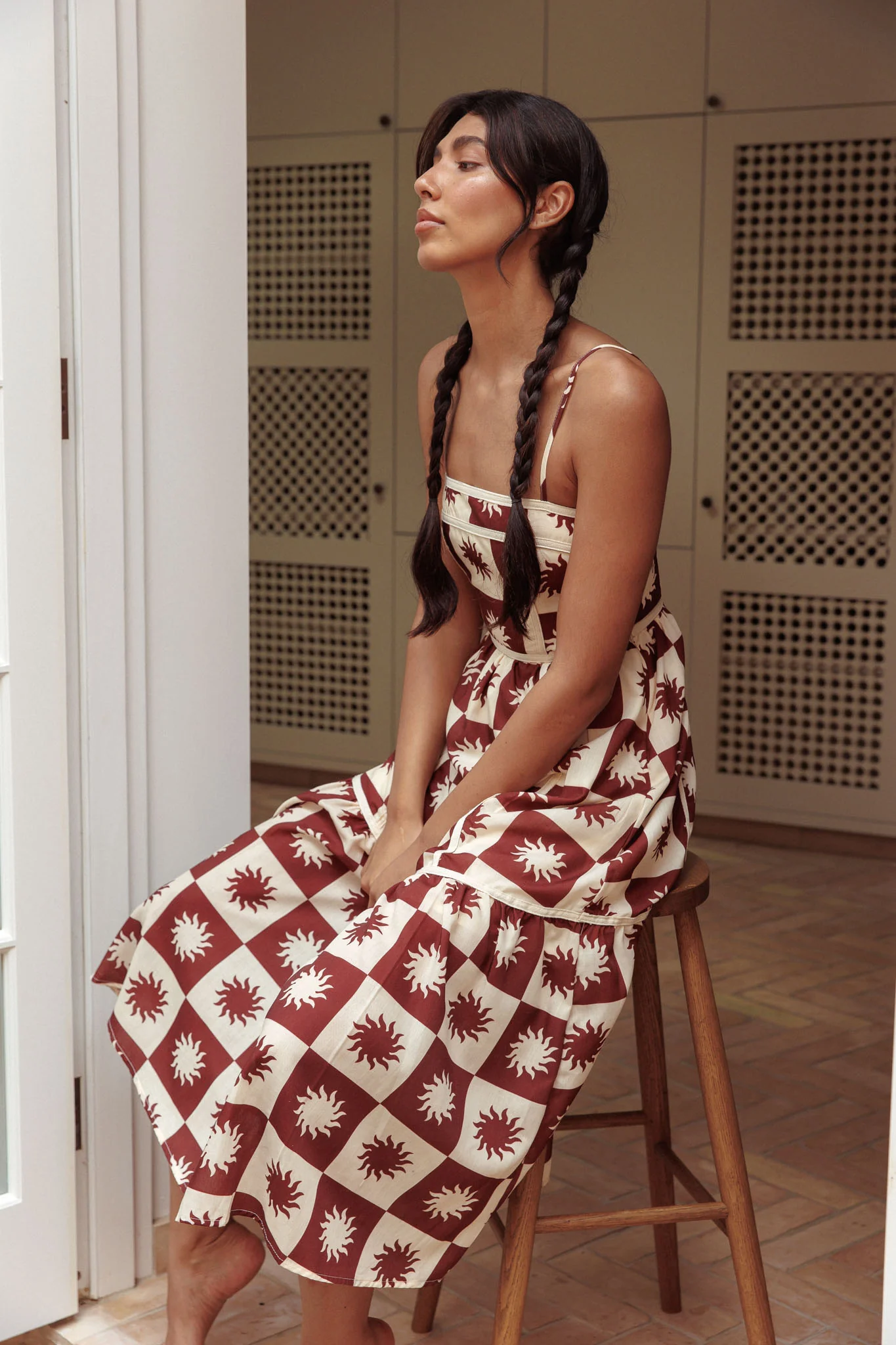 Confidante Piping Trim Midi Dress Brown