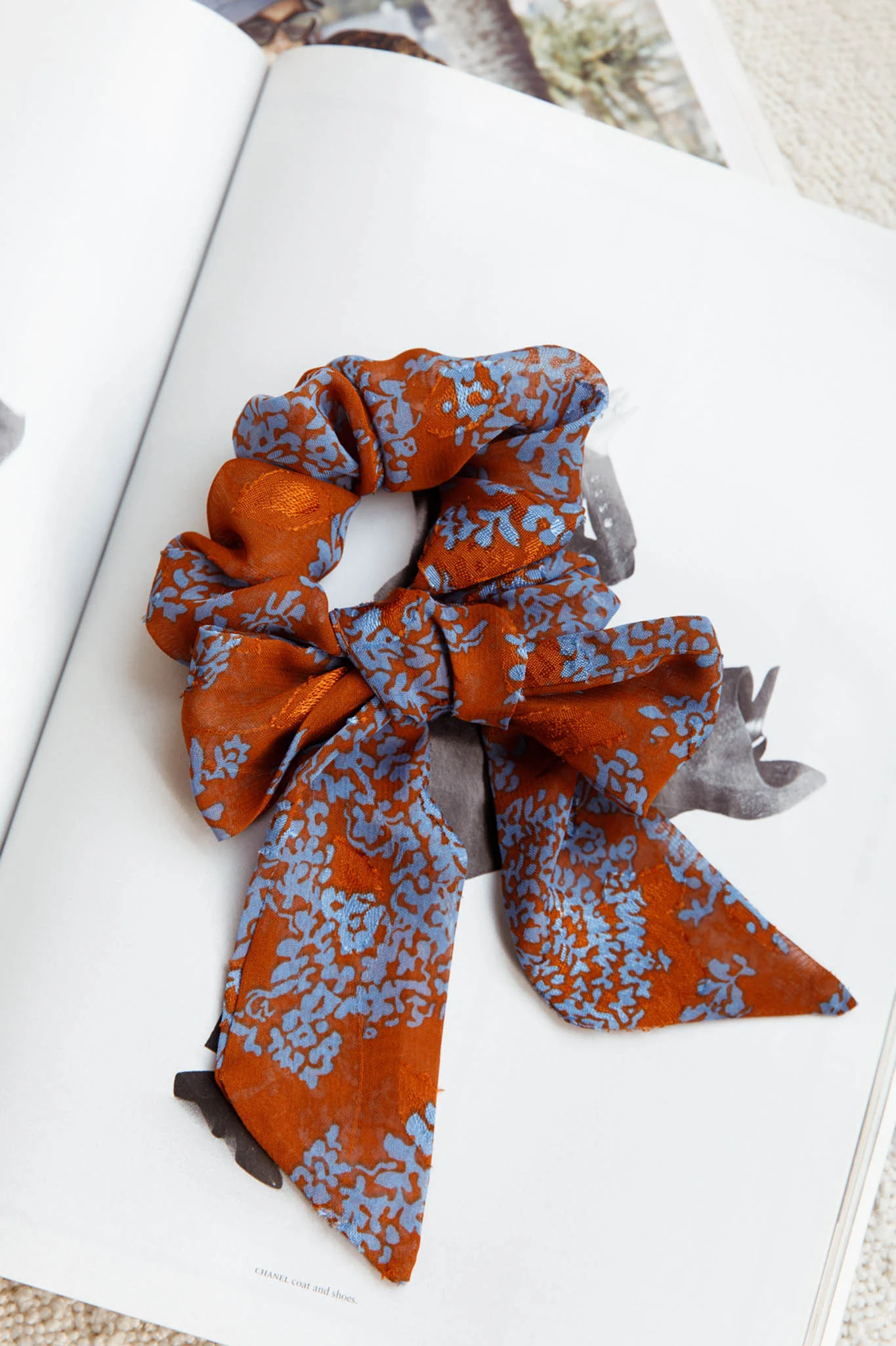 Bow Scrunchie Floral Brown