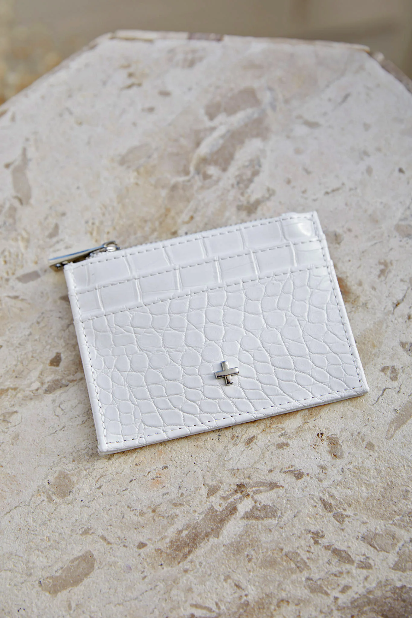 Peta And Jain Raya Embossed Card Holder White