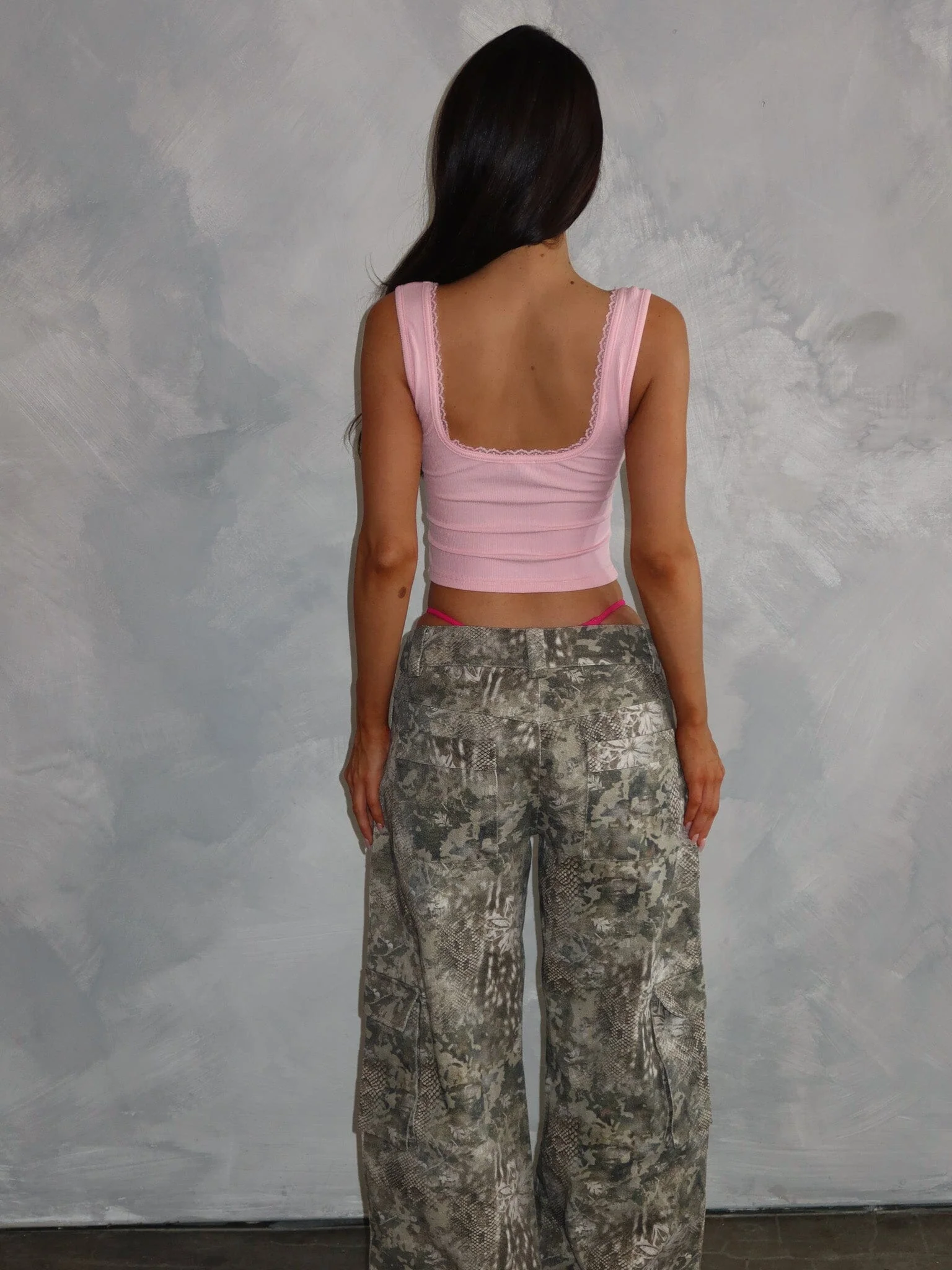 KISS ME CROP TOP LIGHT PINK