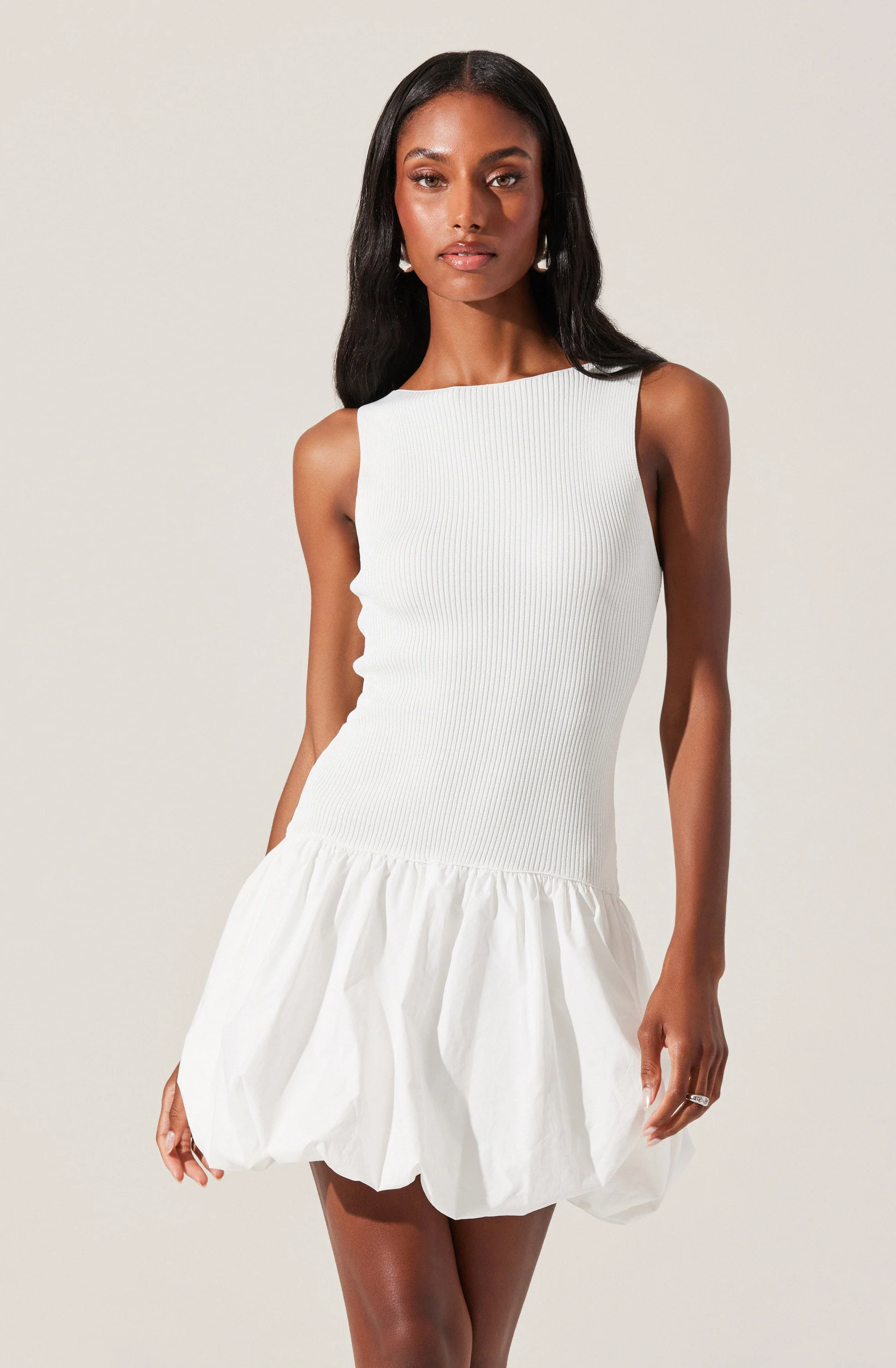 vt::Dresses::Neckline::Crewneck