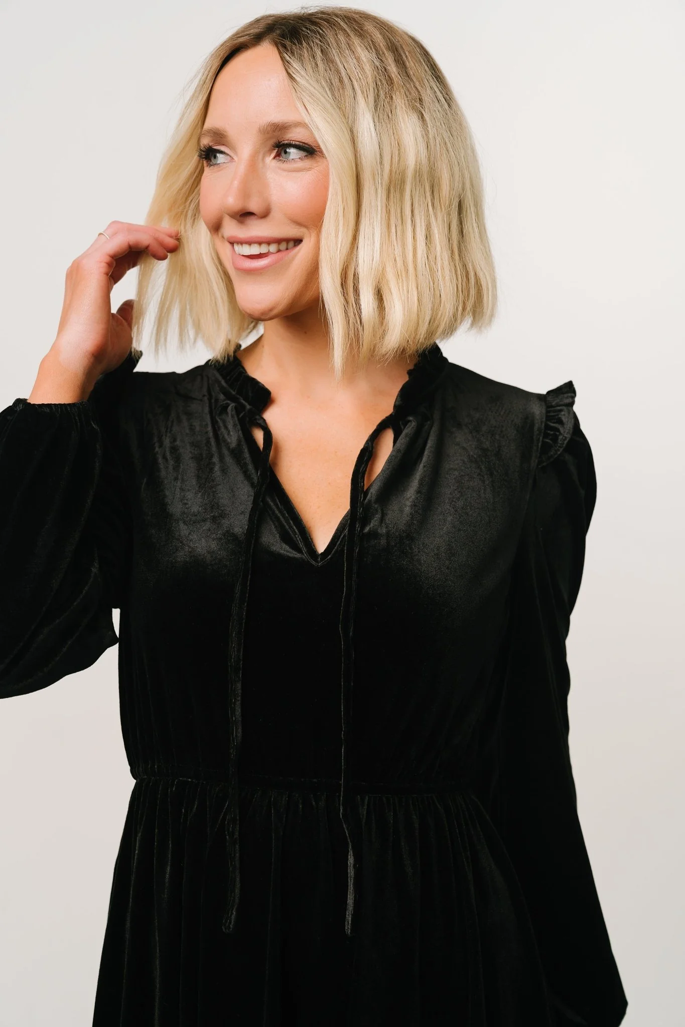 Amadora Velvet Dress | Black