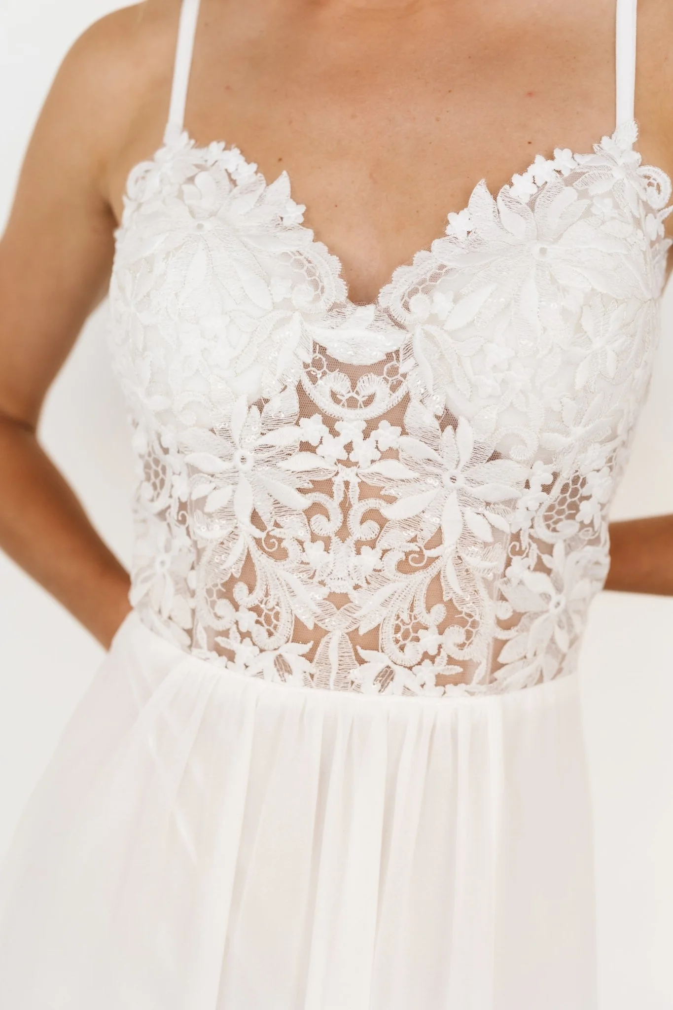 Samantha Lace Top Gown | Off White