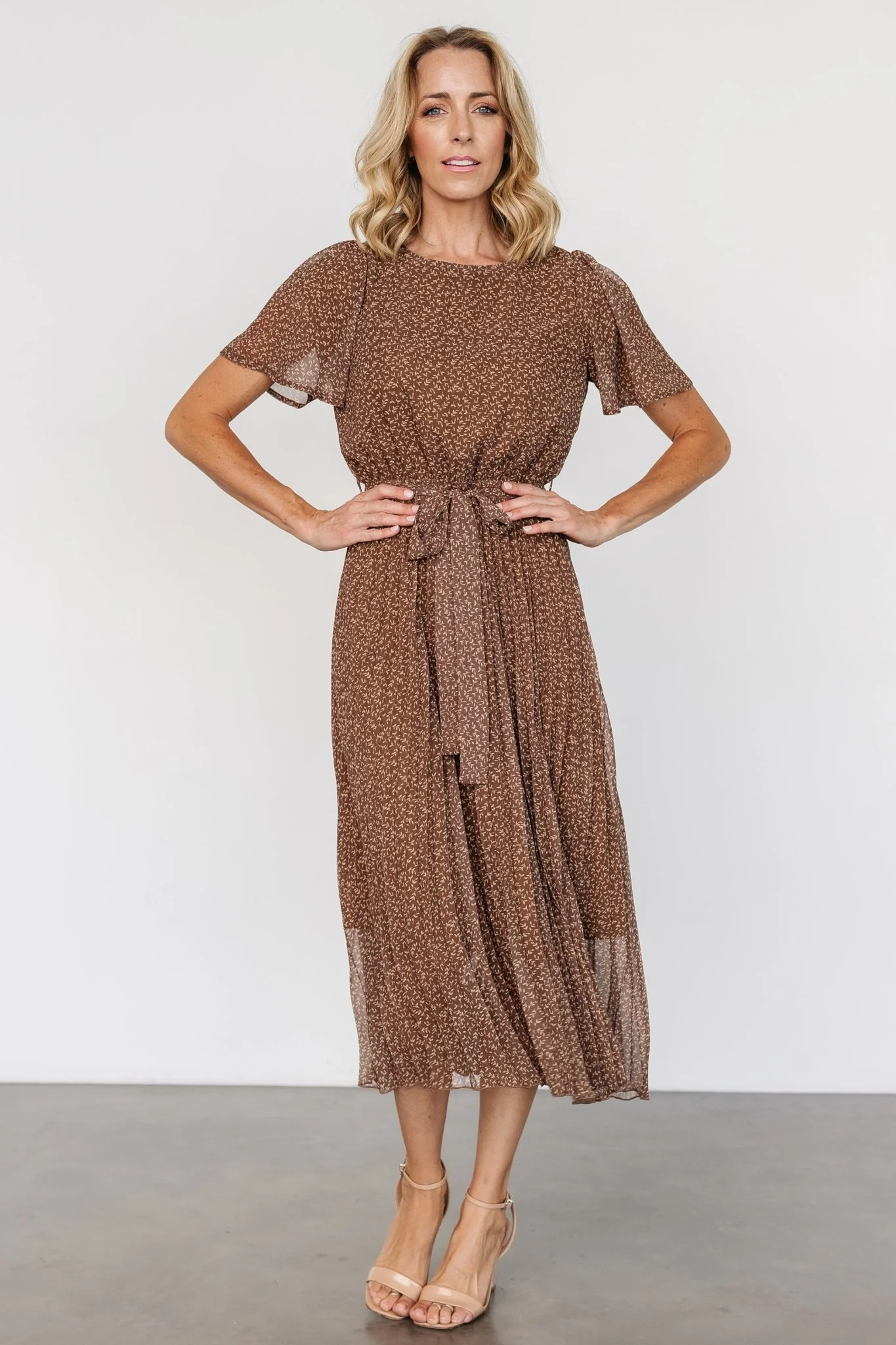 Prim Pleated Dress | Dusty Brown Print