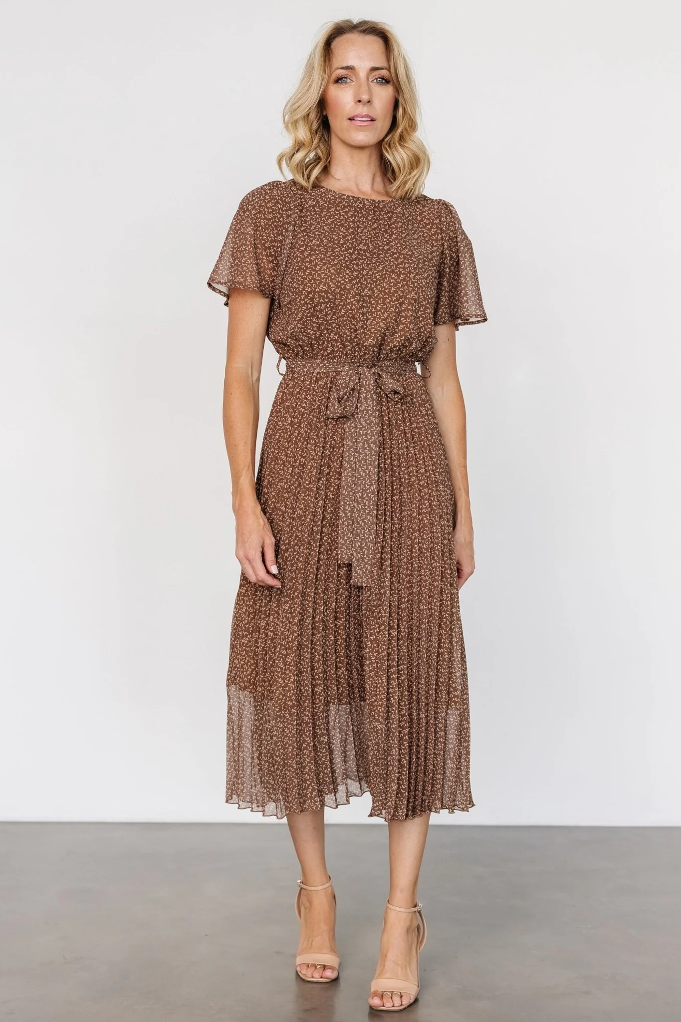 Prim Pleated Dress | Dusty Brown Print