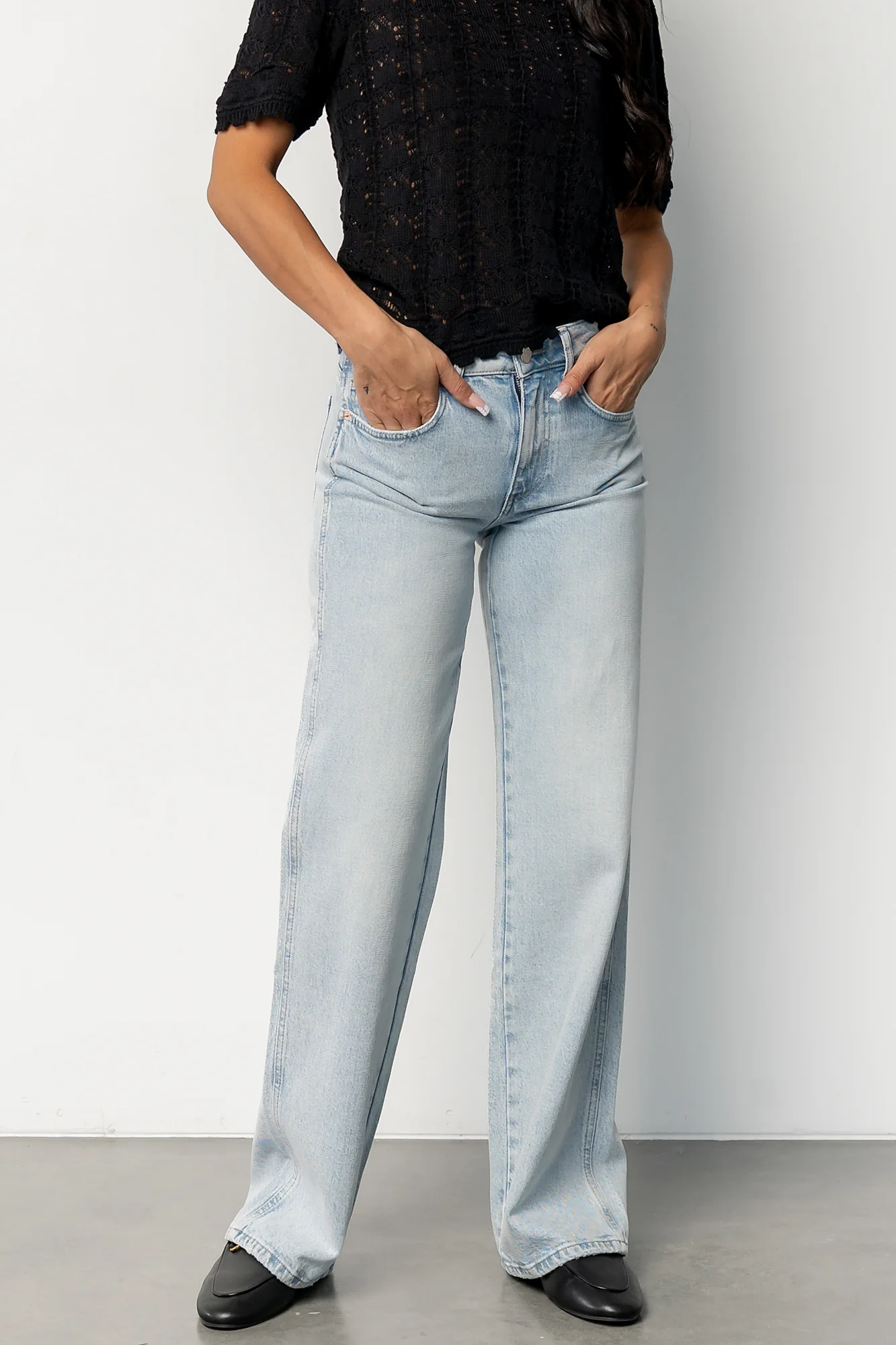 Riley Mid Rise Relaxed Fit Jeans | Light Wash
