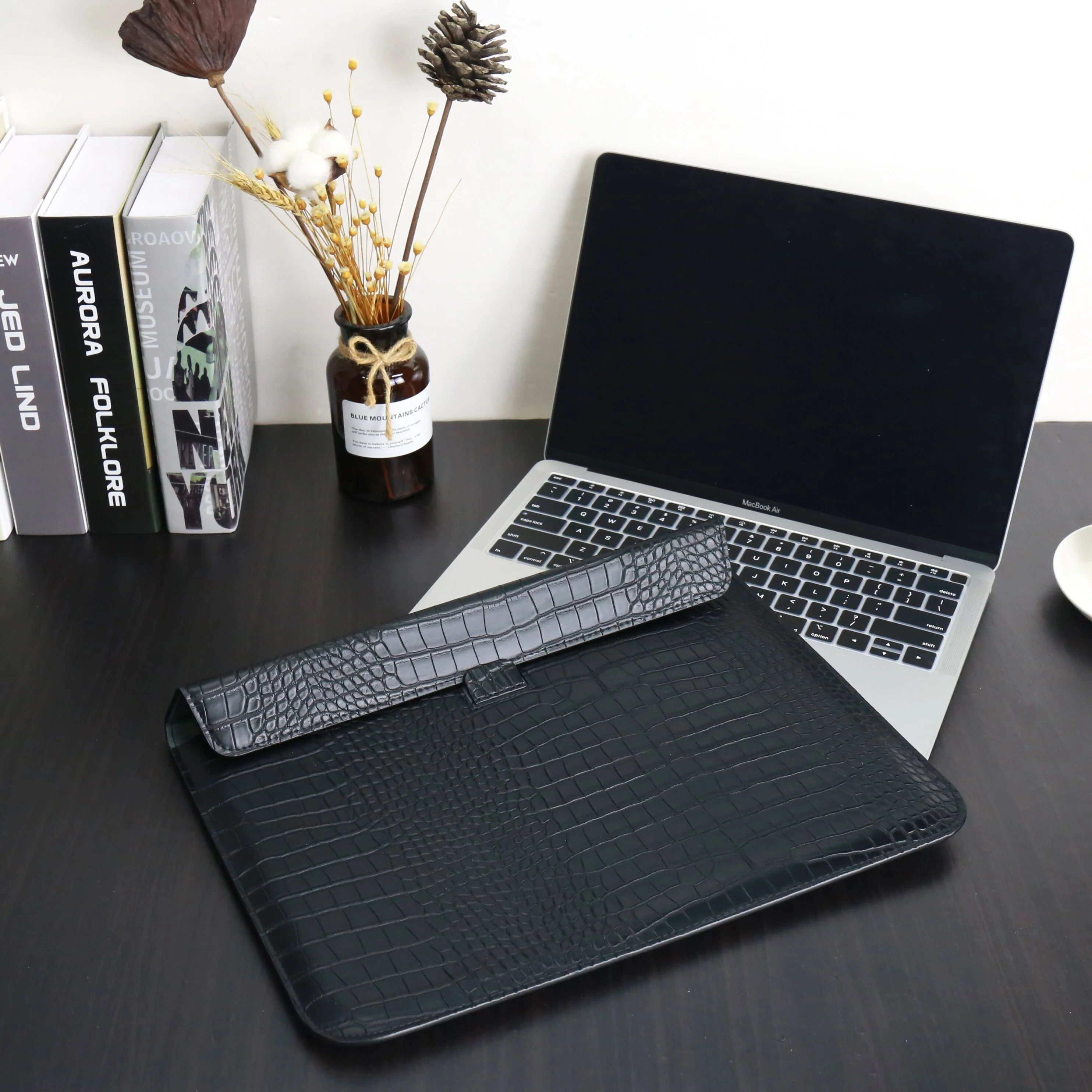 Crocodile Skin Leather iPad/Laptop Sleeve