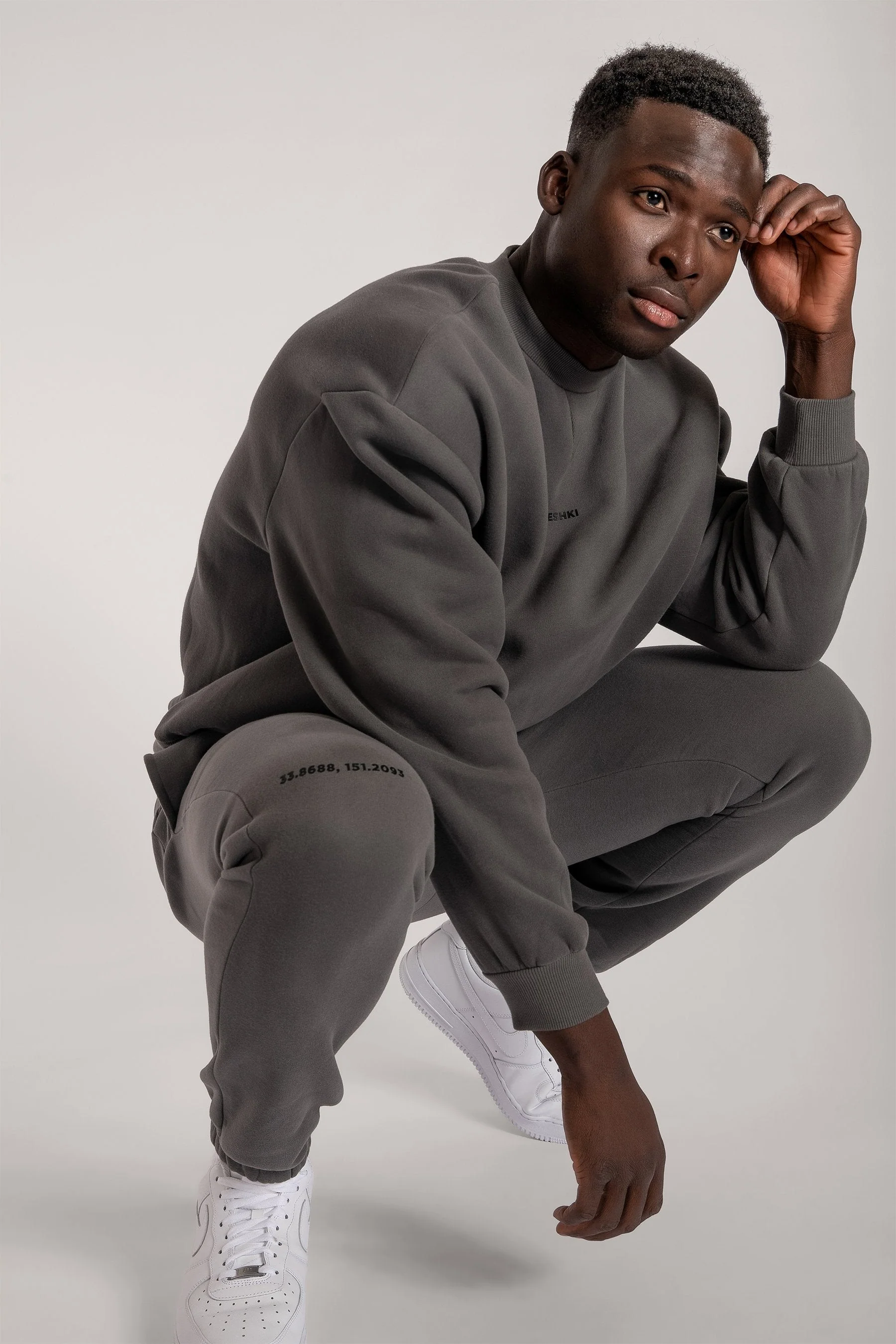 Max Unisex Crew Neck Cosy Sweater - Charcoal