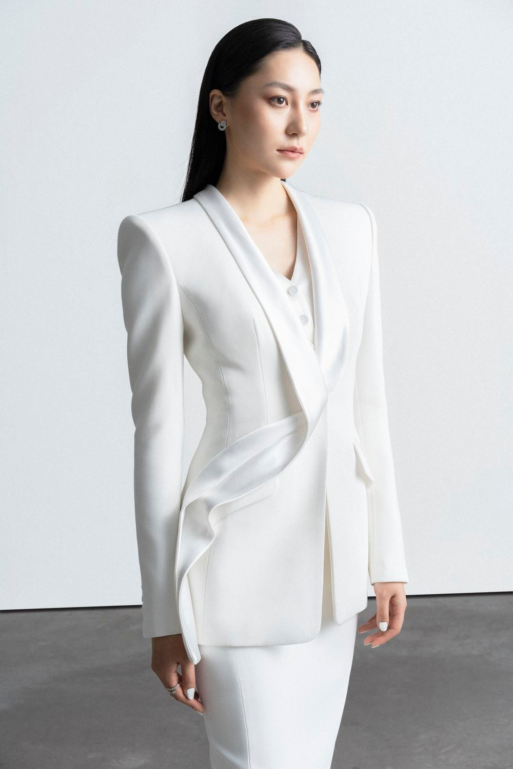 Darcey Structured Shawl Lapel Crepe Blazer
