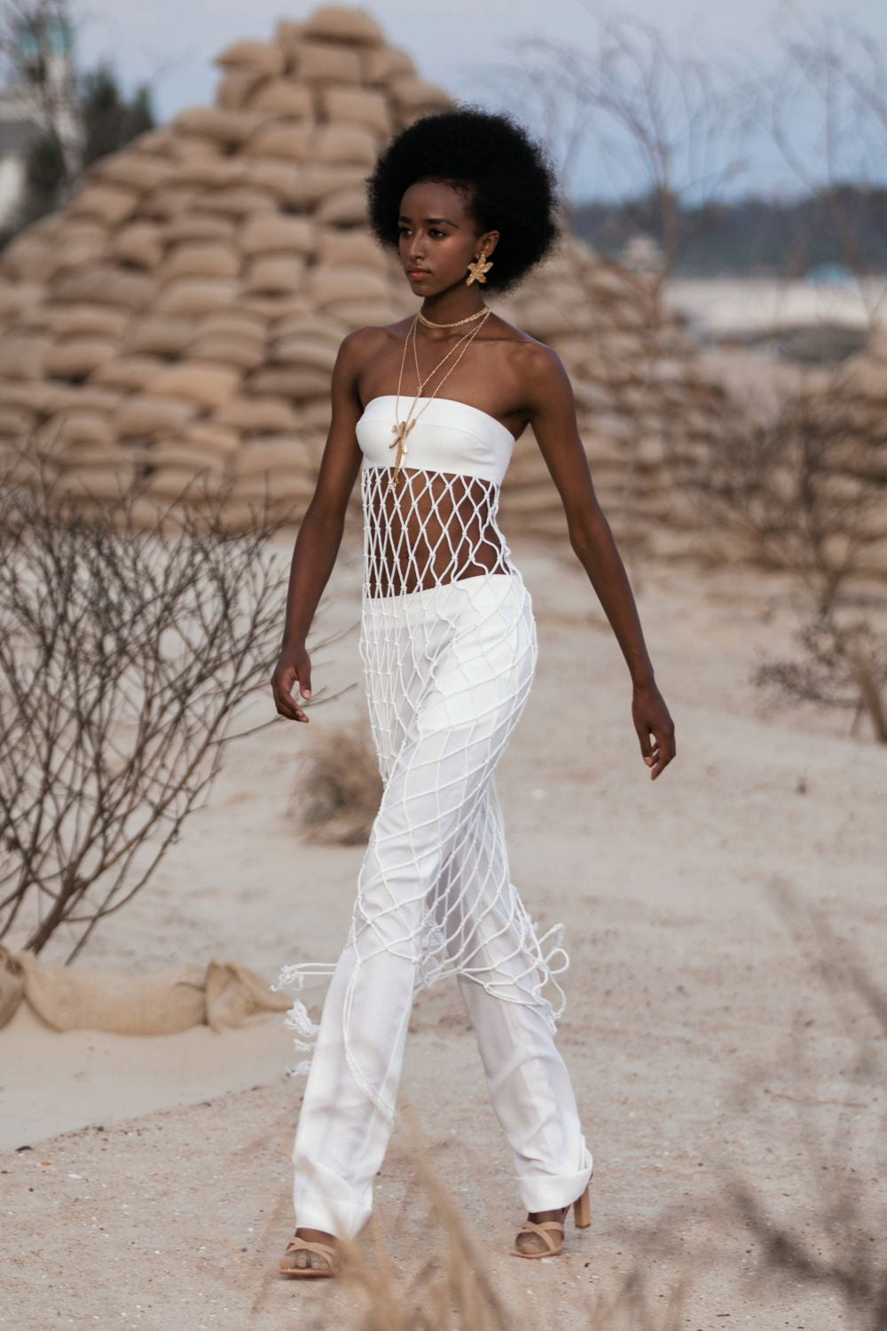 Madelyn Straight Straight Across Neck Burlap Set